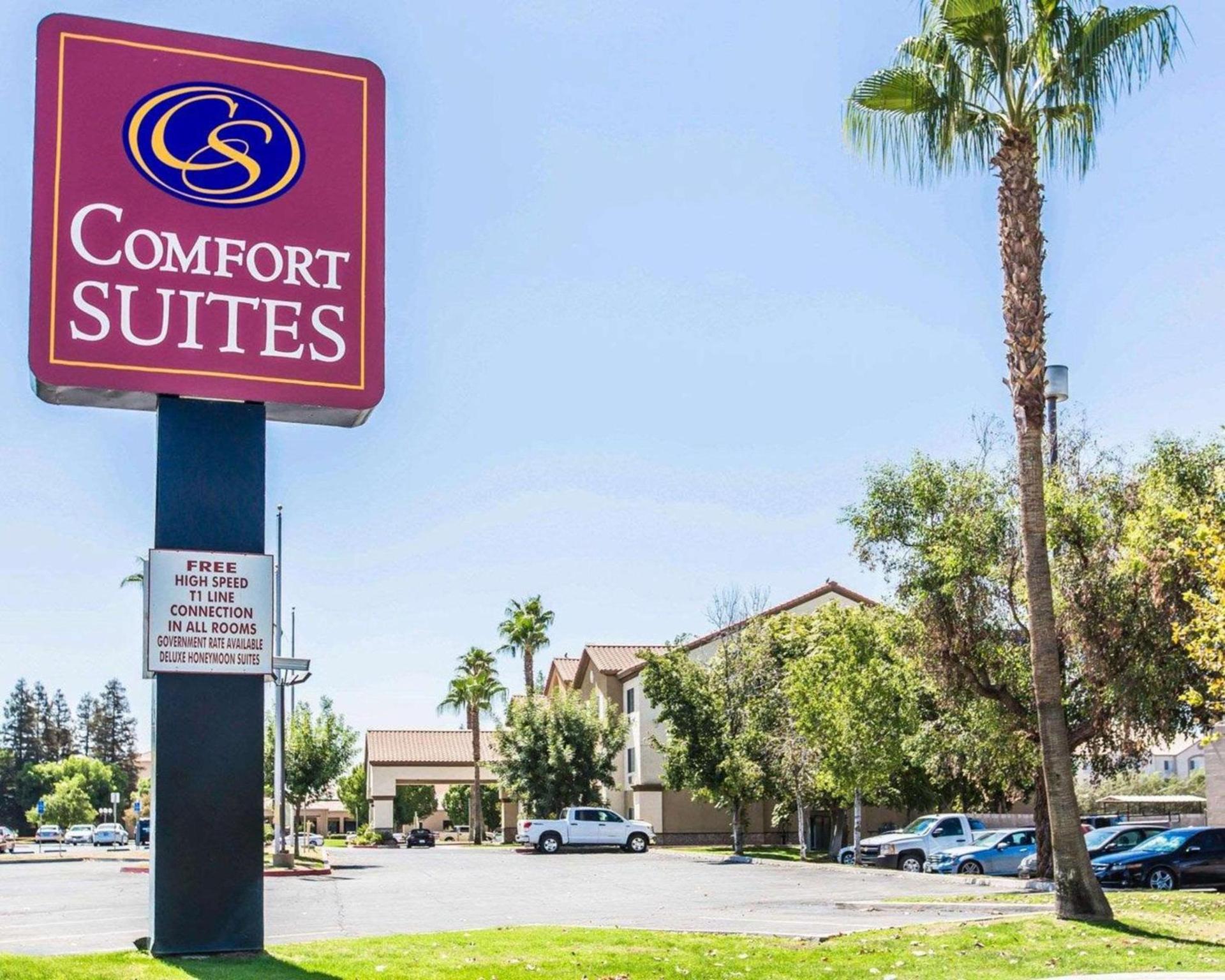 Comfort Suites Bakersfield photo 1