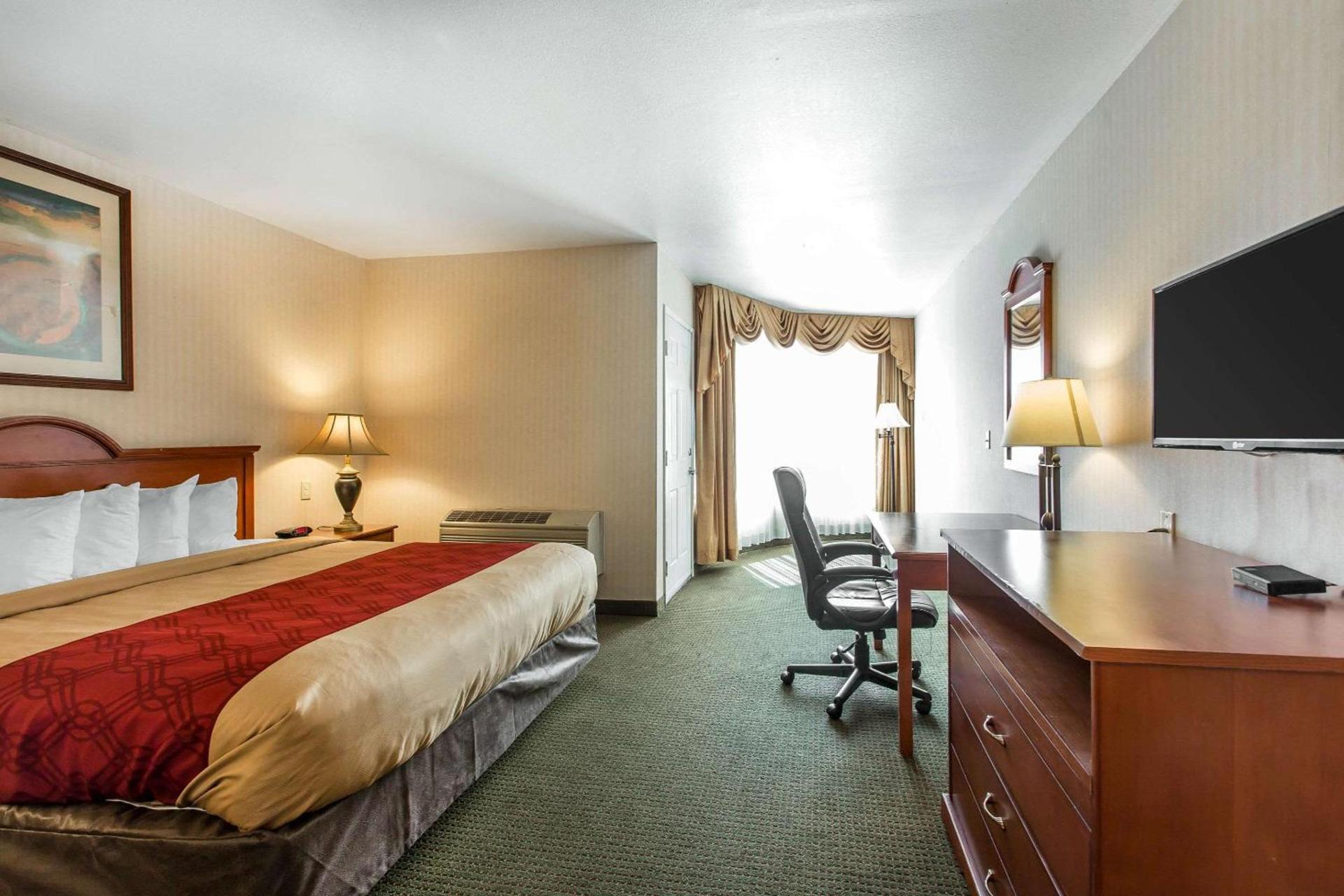 Econo Lodge Inn & Suites Riverside - Corona photo 18