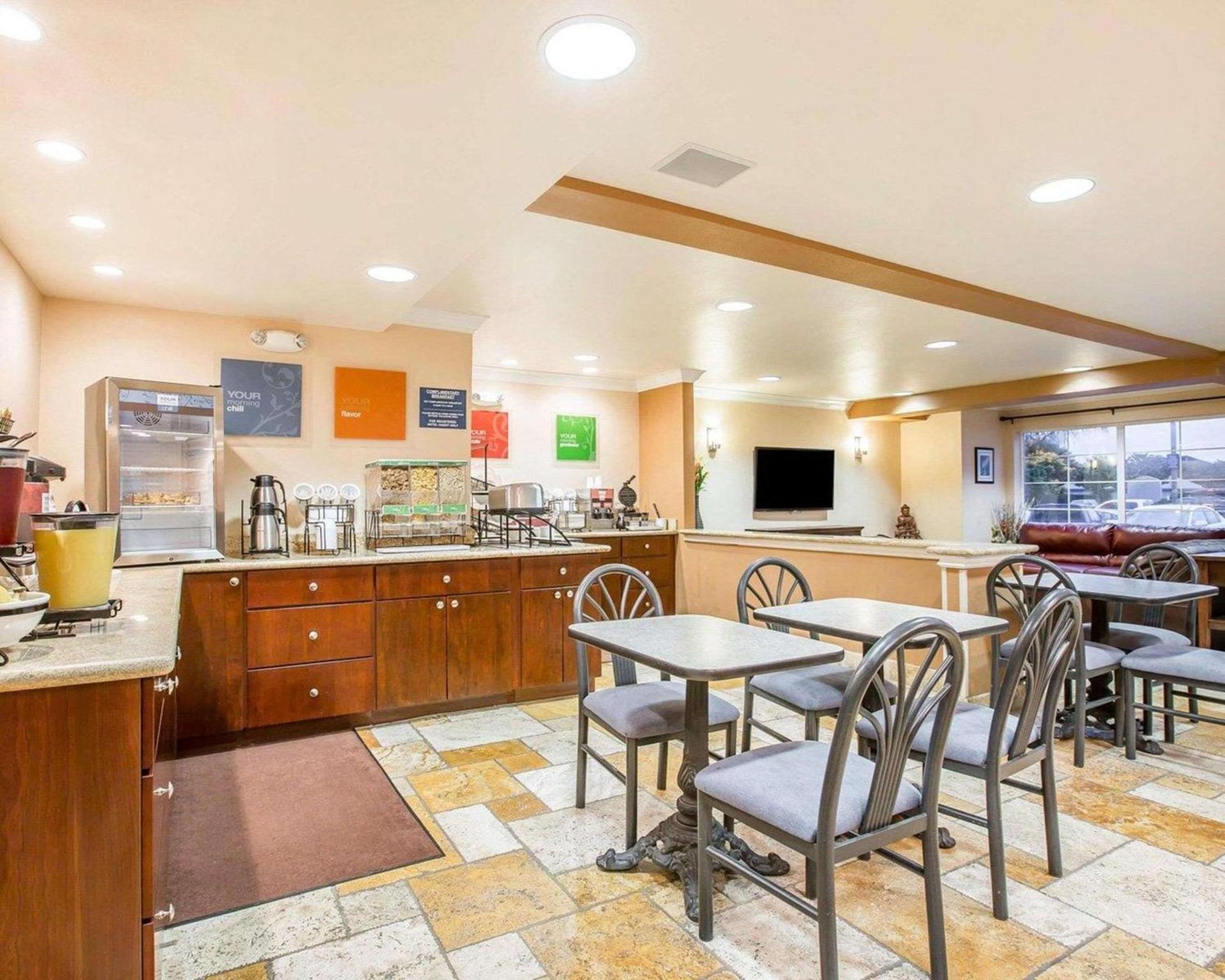 Comfort Inn & Suites Salinas City Center Area photo 25