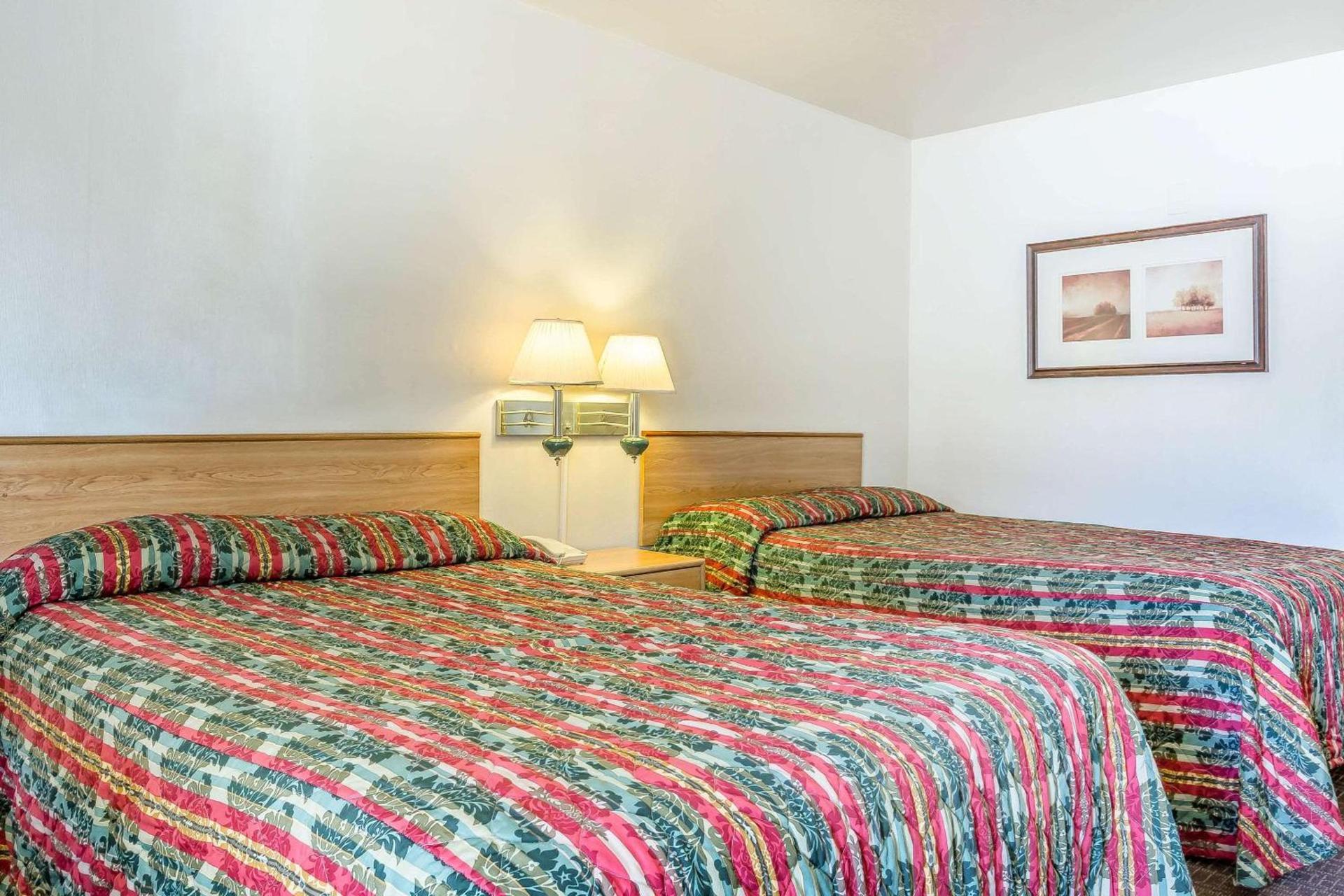 Rodeway Inn Magic Mountain Area photo 22