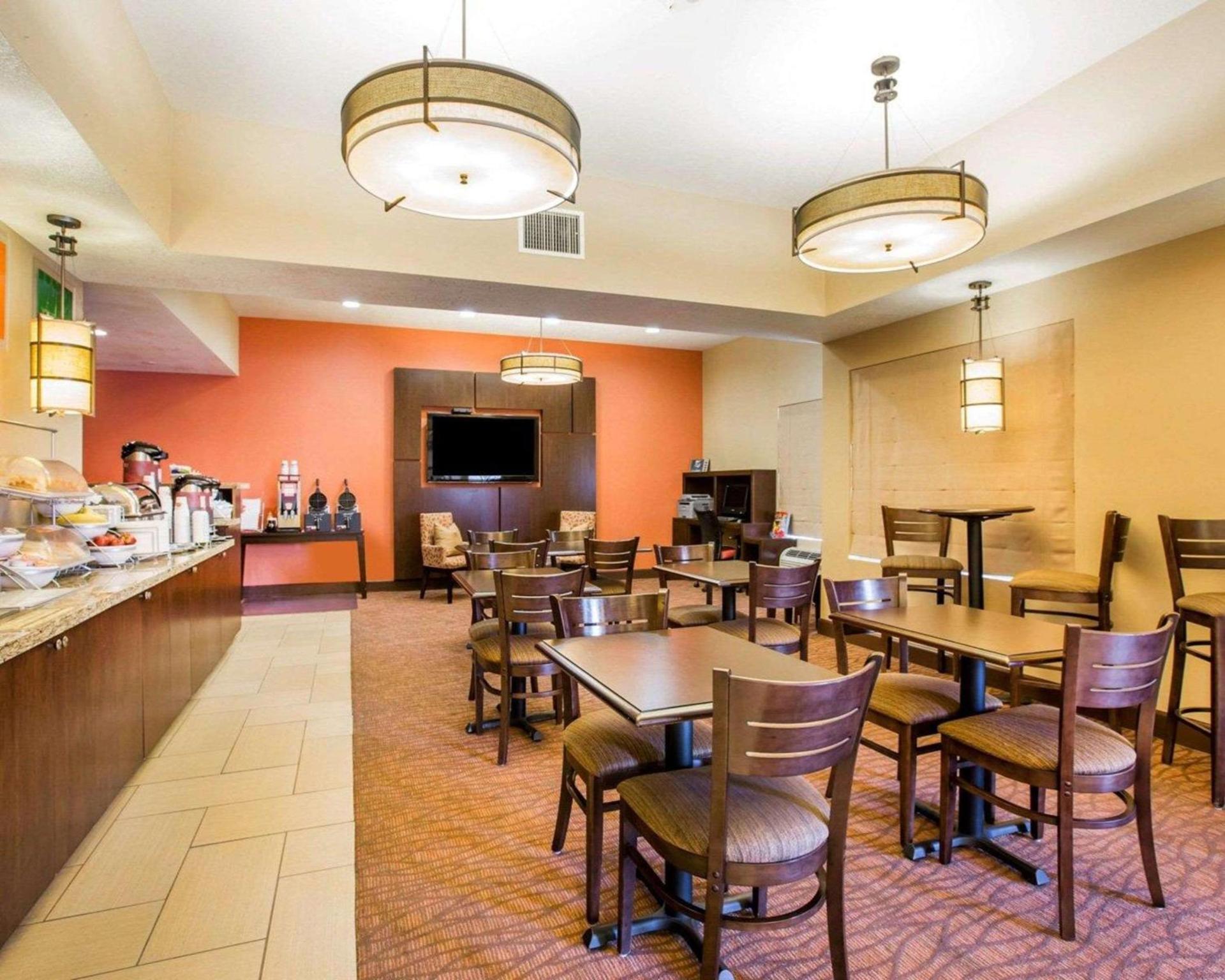 Comfort Suites Clovis - Fresno photo 24
