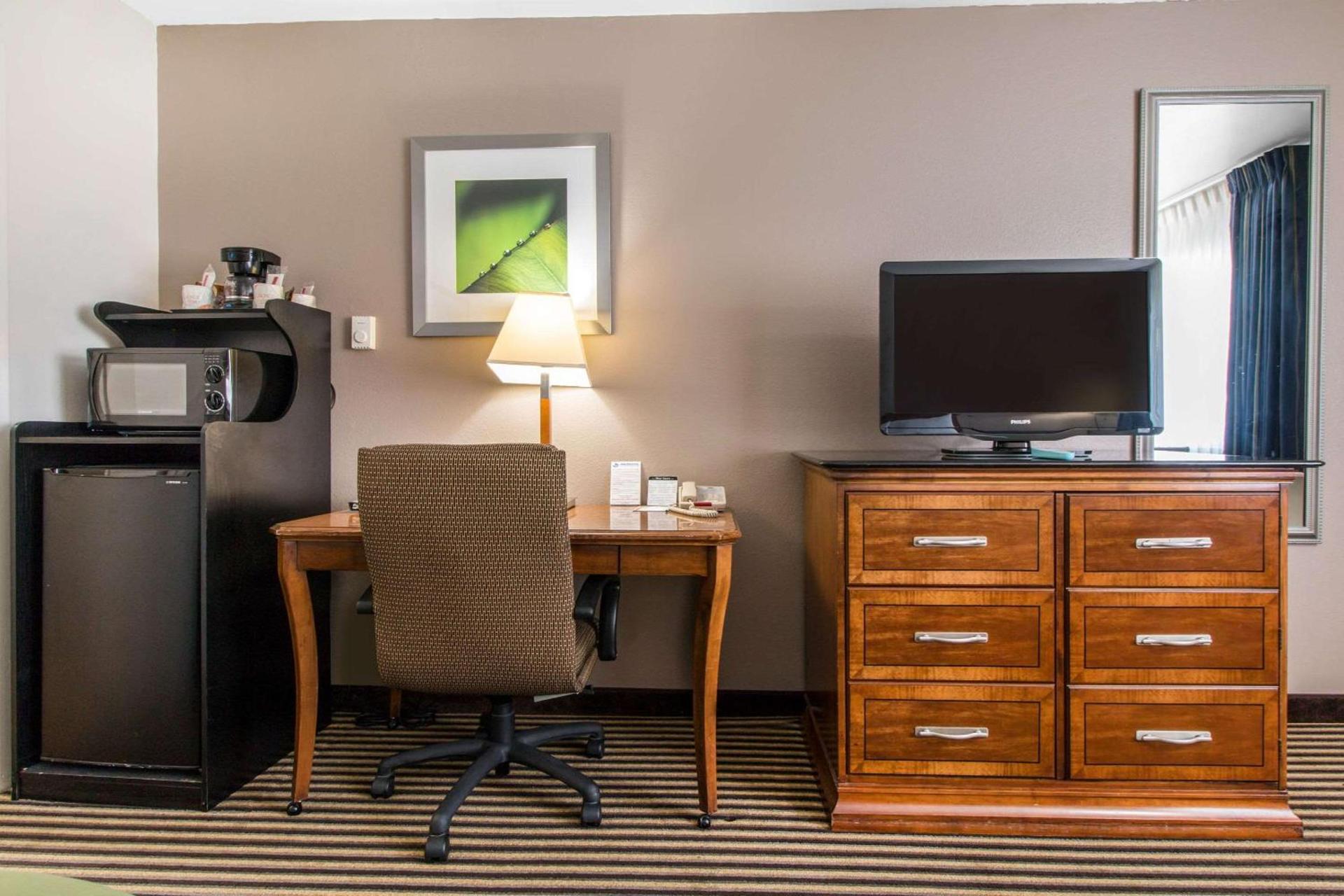 Ramada Bayside Inn & Suites Eureka photo 14