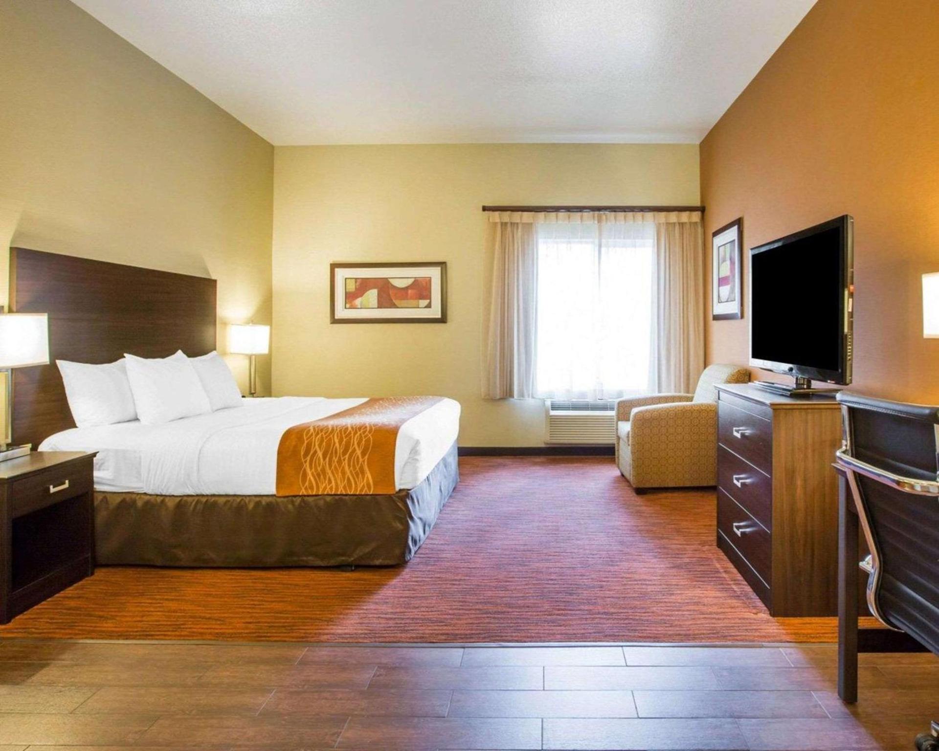 Comfort Suites Clovis - Fresno photo 32