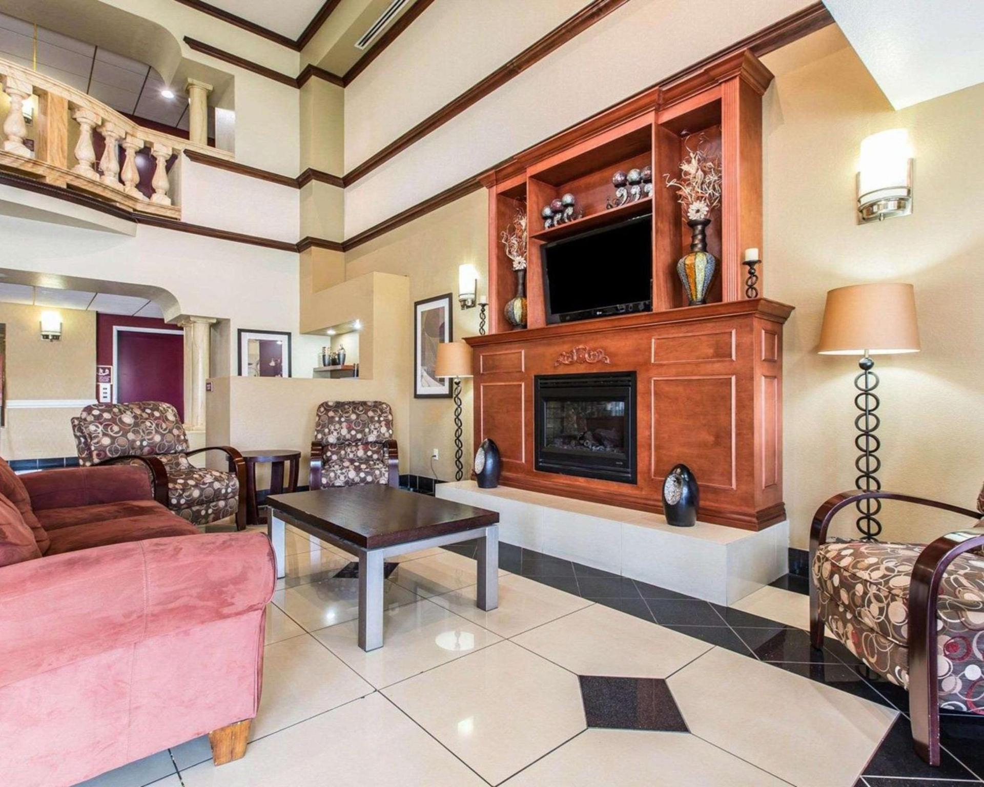 Comfort Suites Bakersfield photo 4
