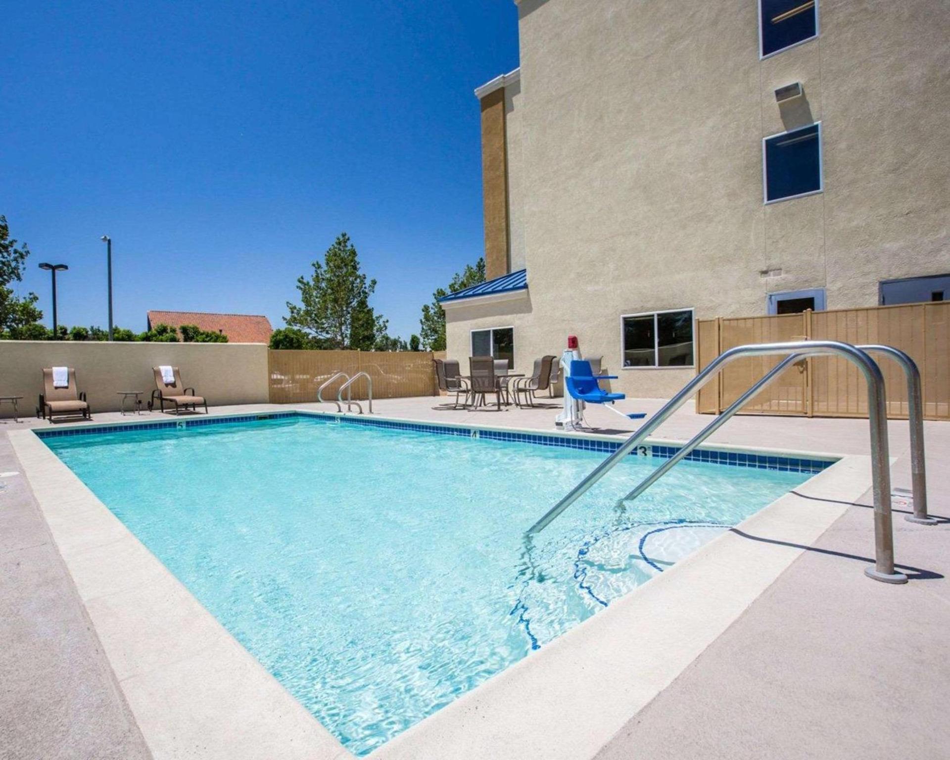 Comfort Suites Victorville-Hesperia photo 21