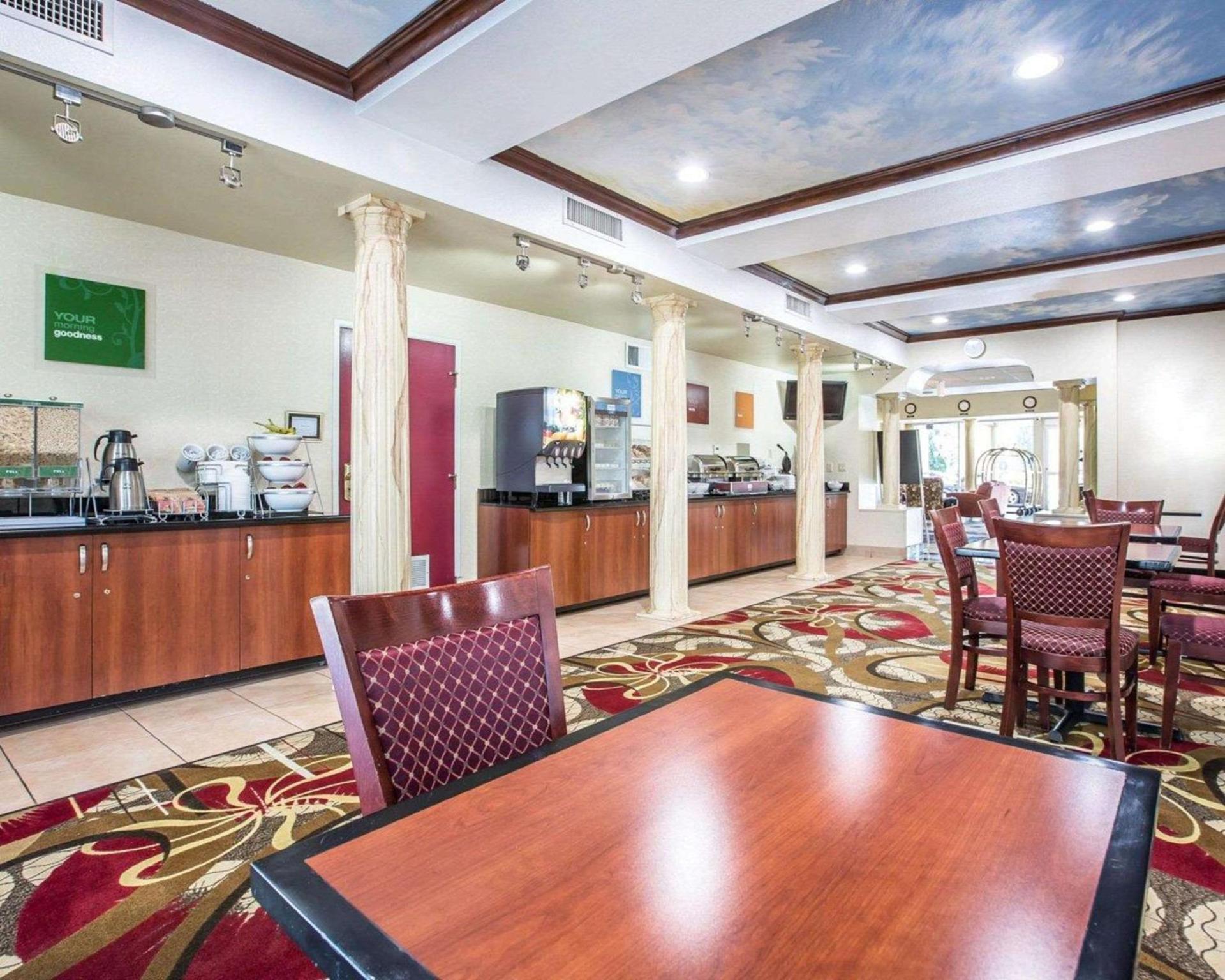 Comfort Suites Bakersfield photo 30