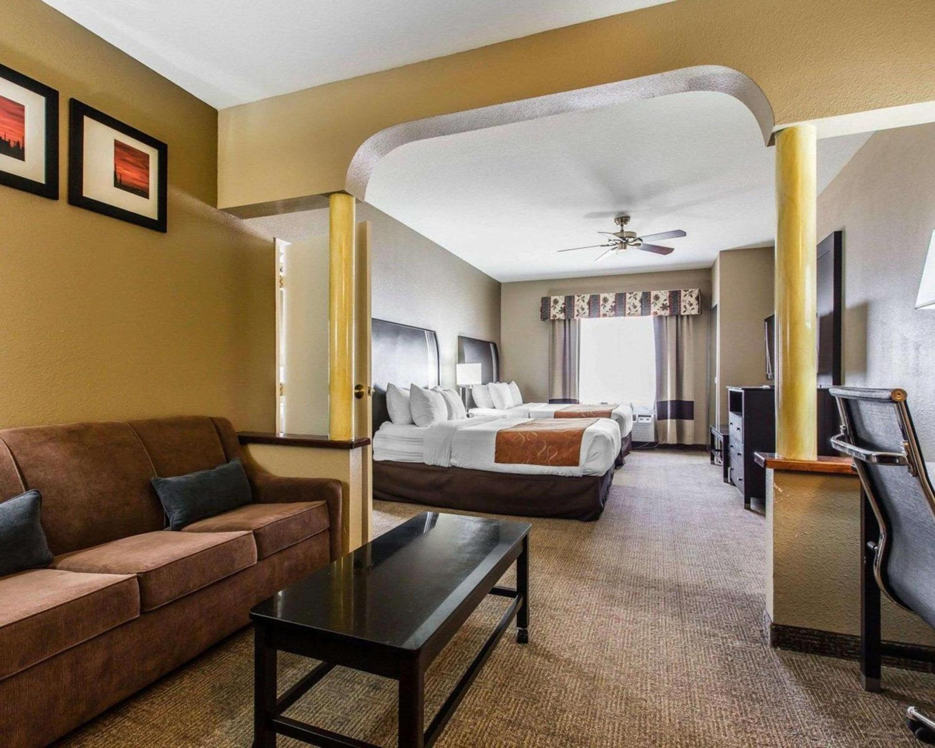 Comfort Suites Bakersfield photo 13