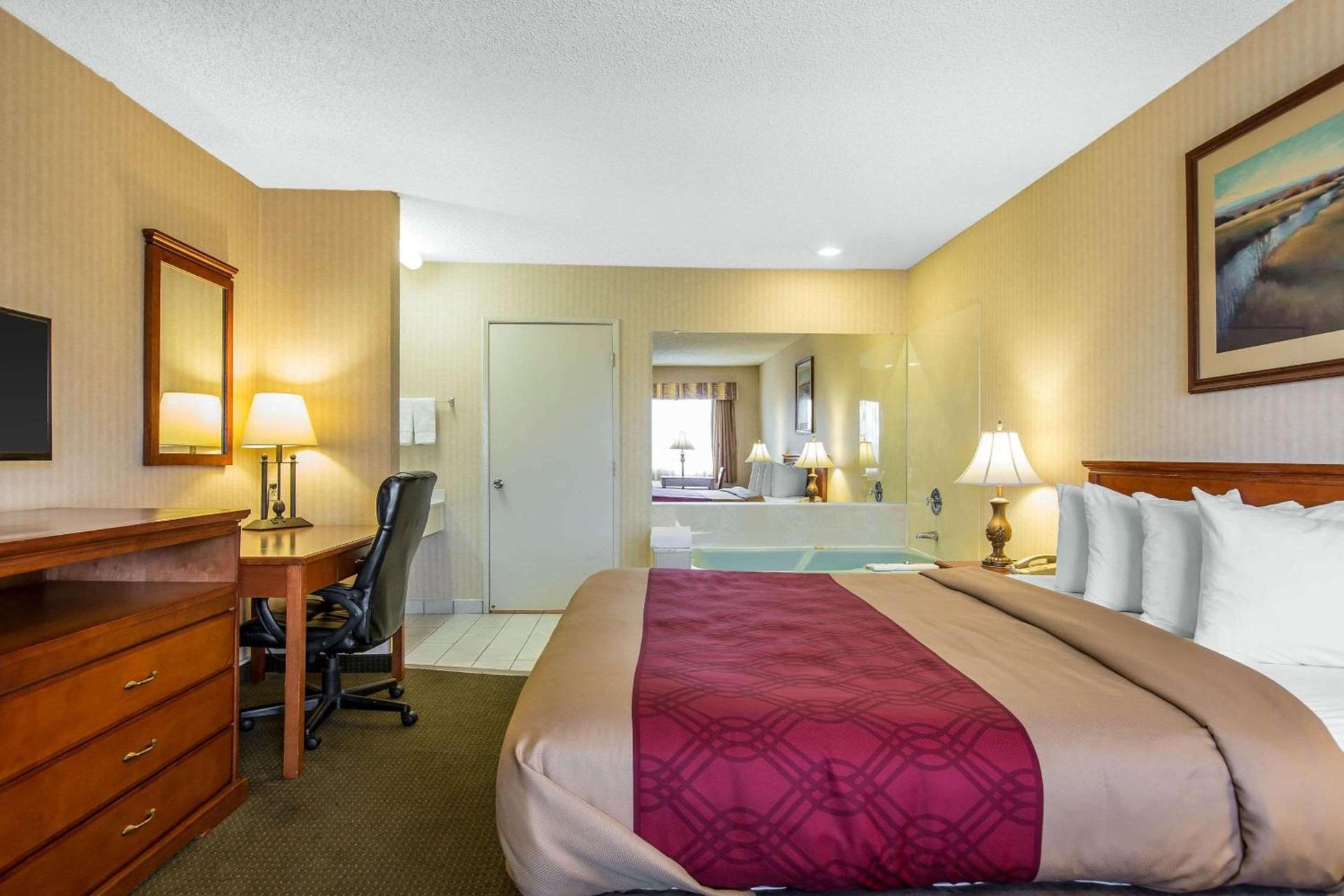 Econo Lodge Inn & Suites Riverside - Corona photo 16