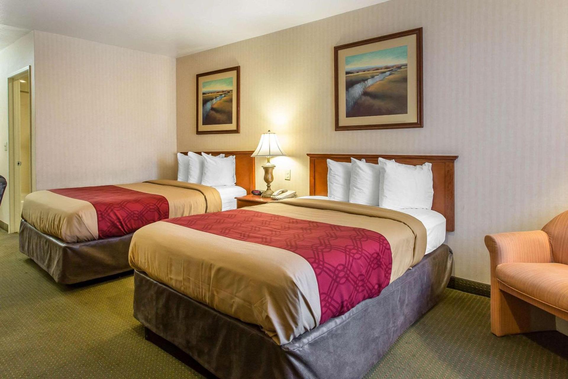 Econo Lodge Inn & Suites Riverside - Corona photo 12
