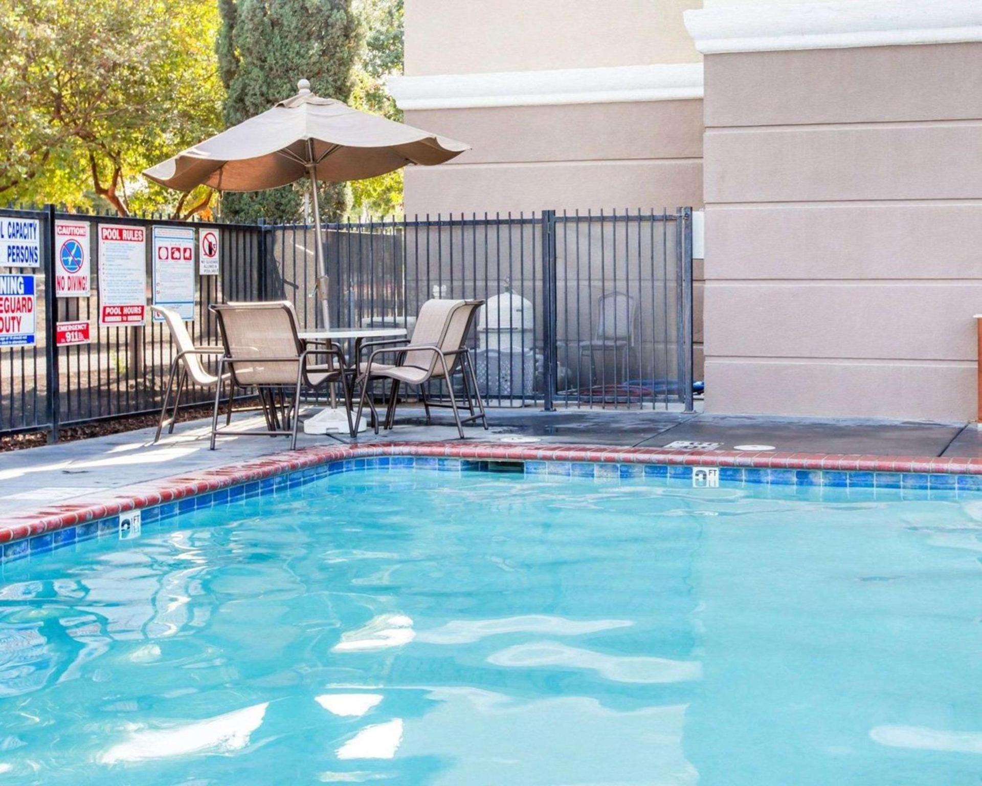 Comfort Suites Clovis - Fresno photo 19