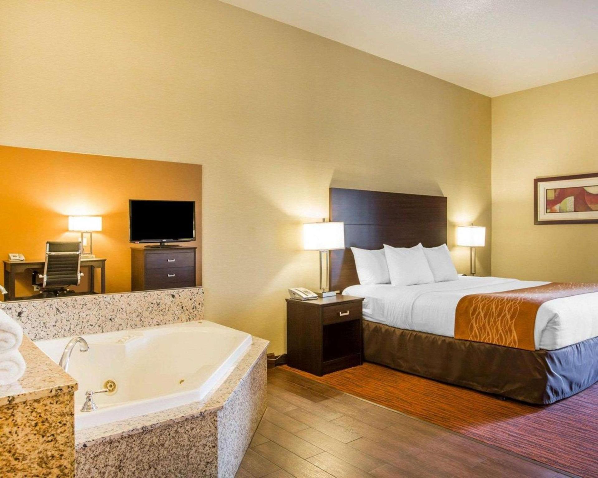 Comfort Suites Clovis - Fresno photo 18