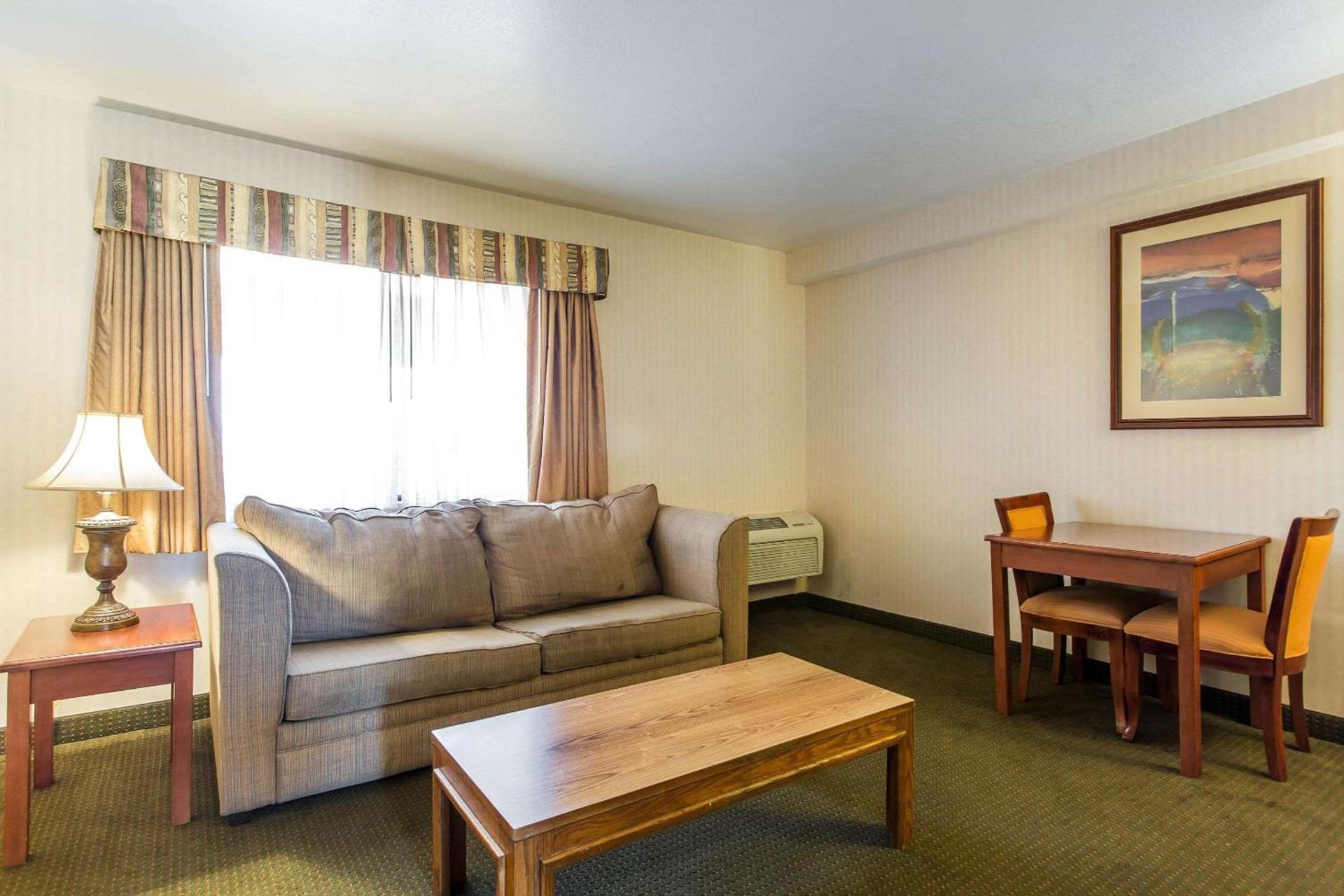 Econo Lodge Inn & Suites Riverside - Corona photo 21