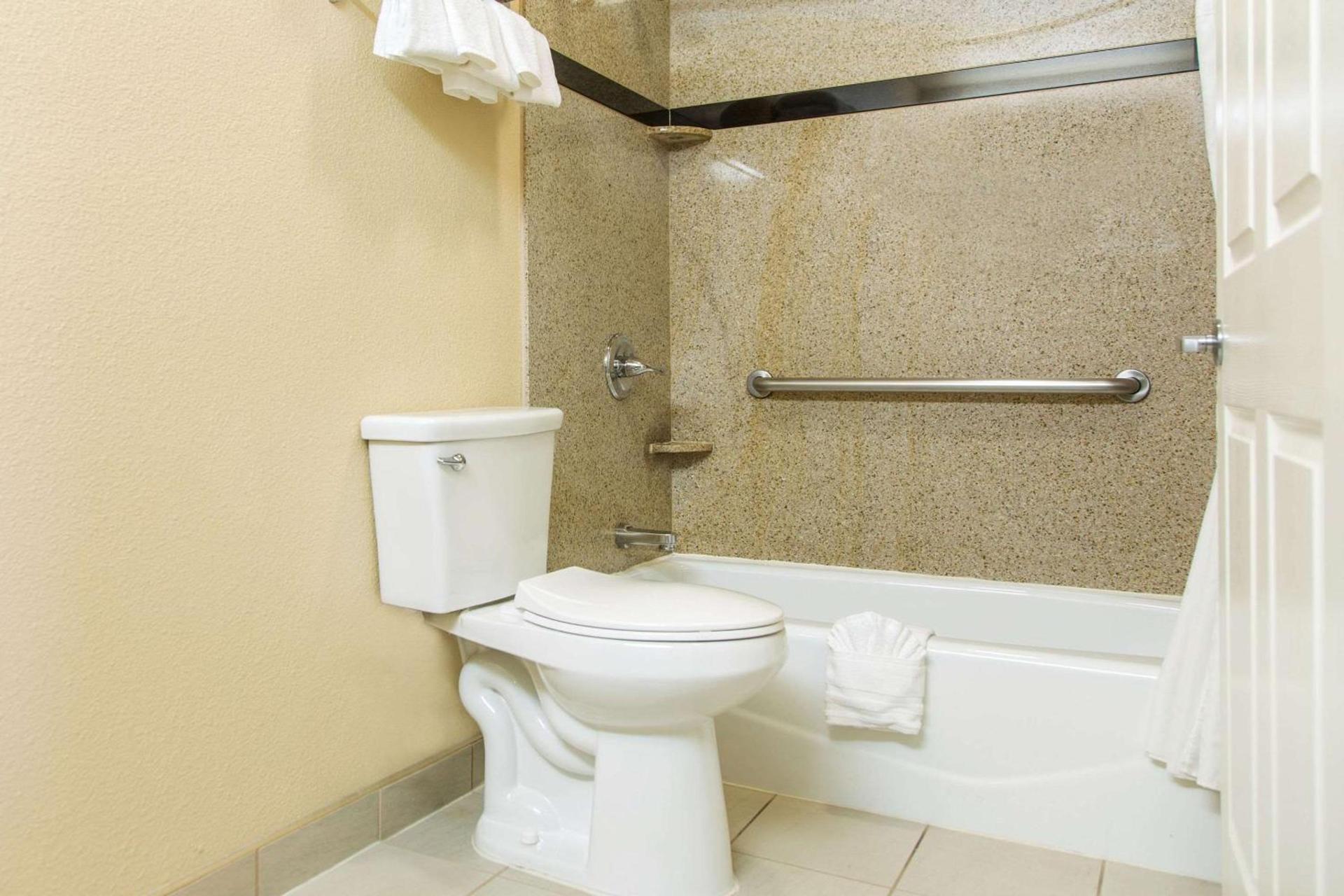 Comfort Inn & Suites San Francisco Airport North photo 16