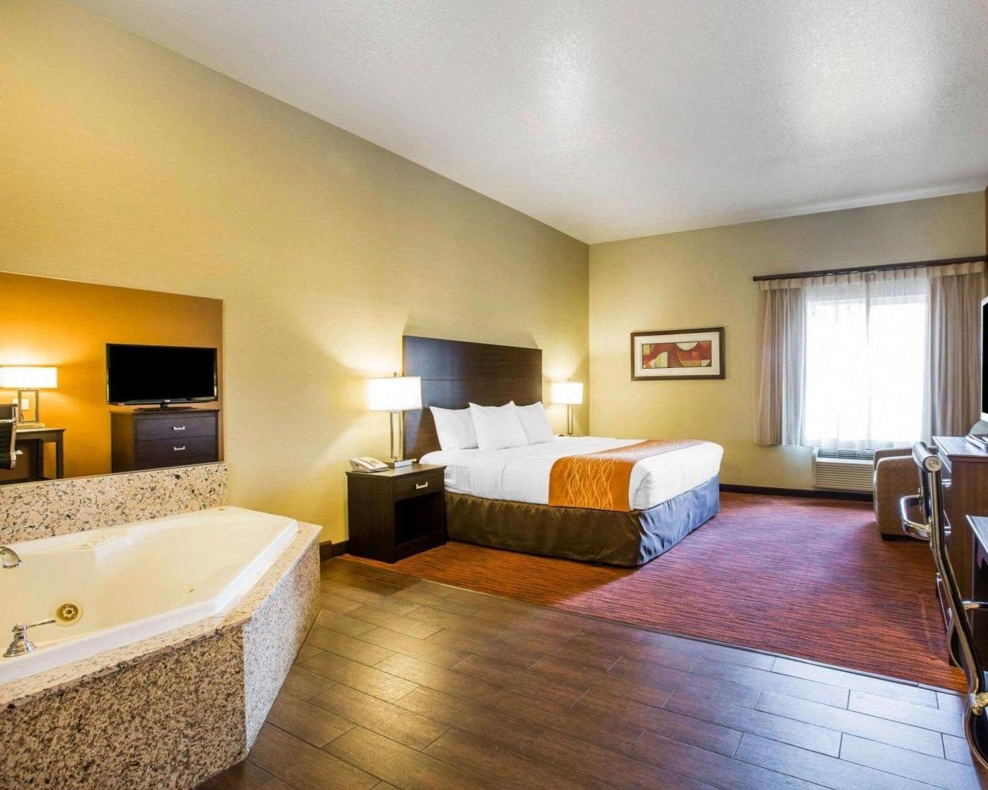 Comfort Suites Clovis - Fresno photo 13