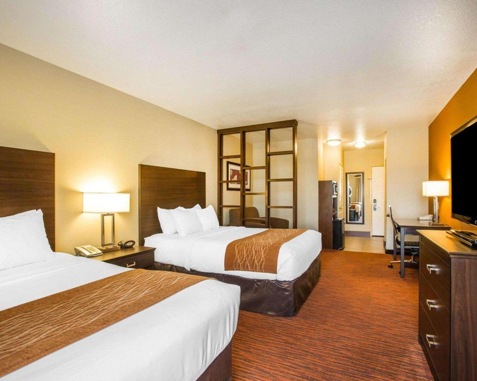 Comfort Suites Clovis - Fresno photo 14