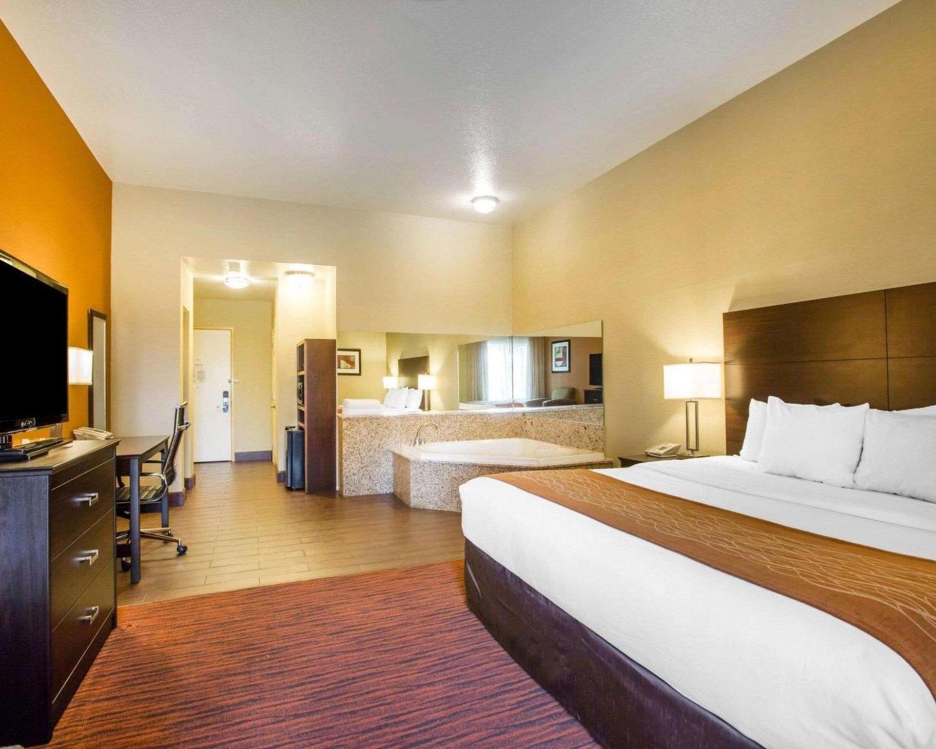 Comfort Suites Clovis - Fresno photo 12
