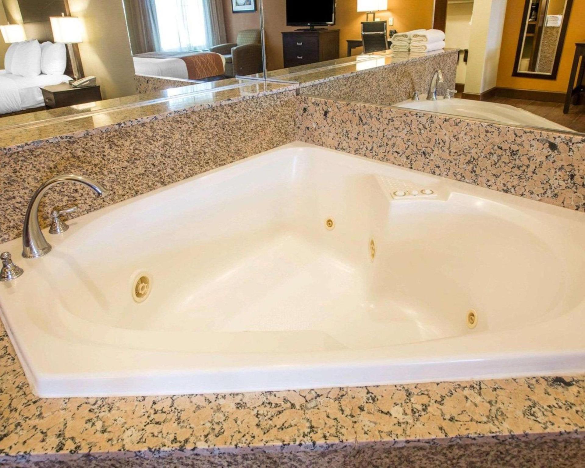 Comfort Suites Clovis - Fresno photo 11