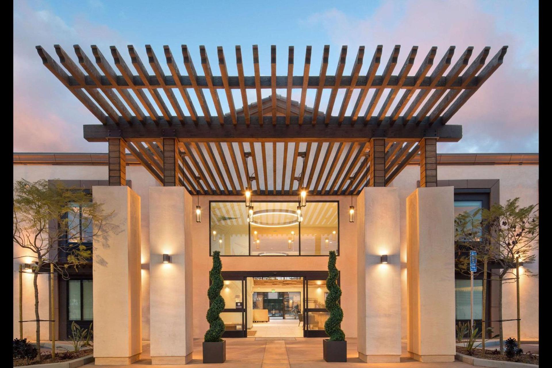 The Cove Hotel — hotel in Long Beach