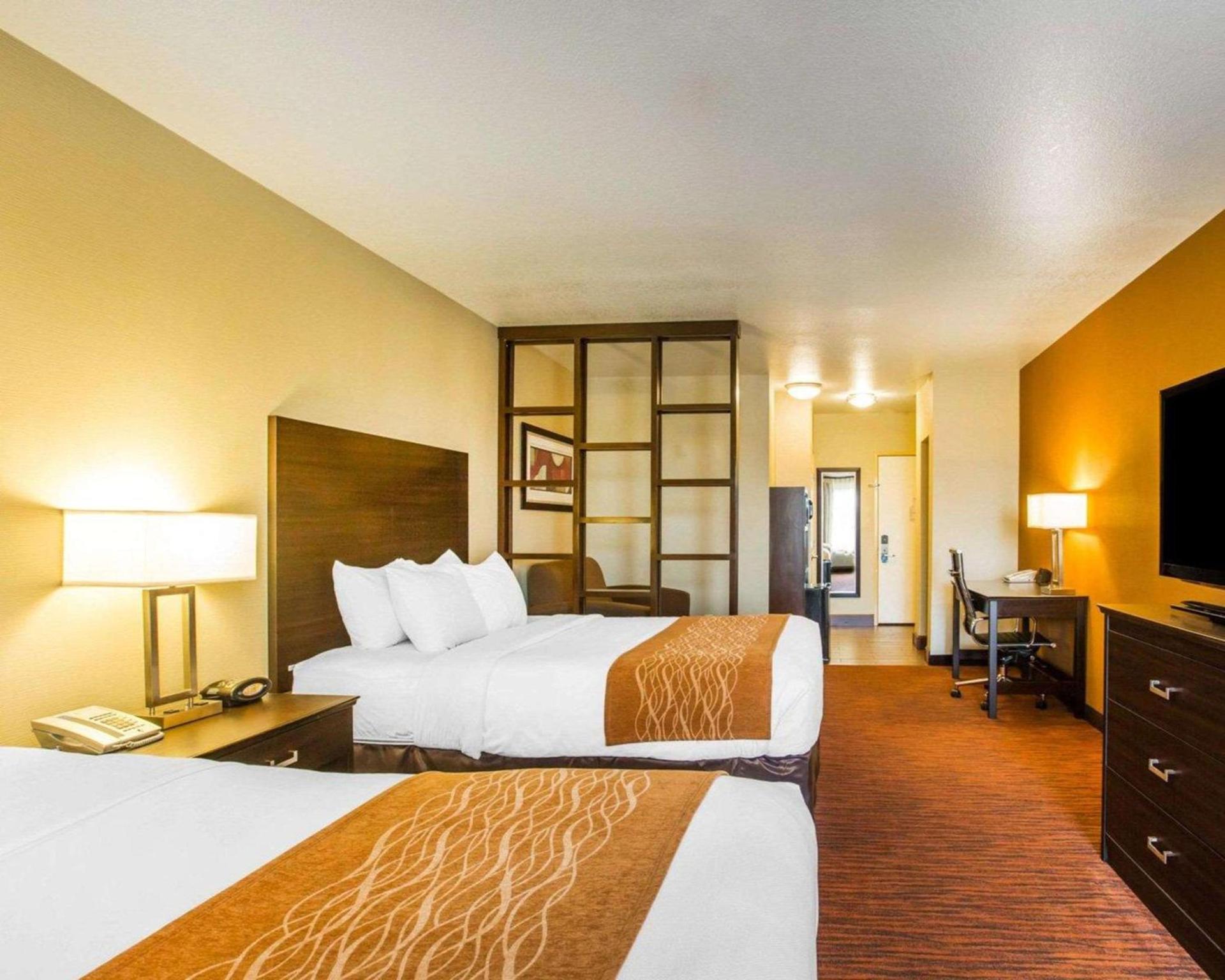 Comfort Suites Clovis - Fresno photo 3