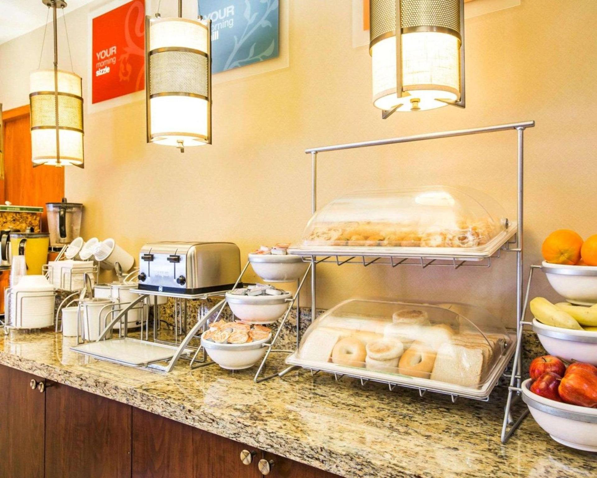 Comfort Suites Clovis - Fresno photo 9