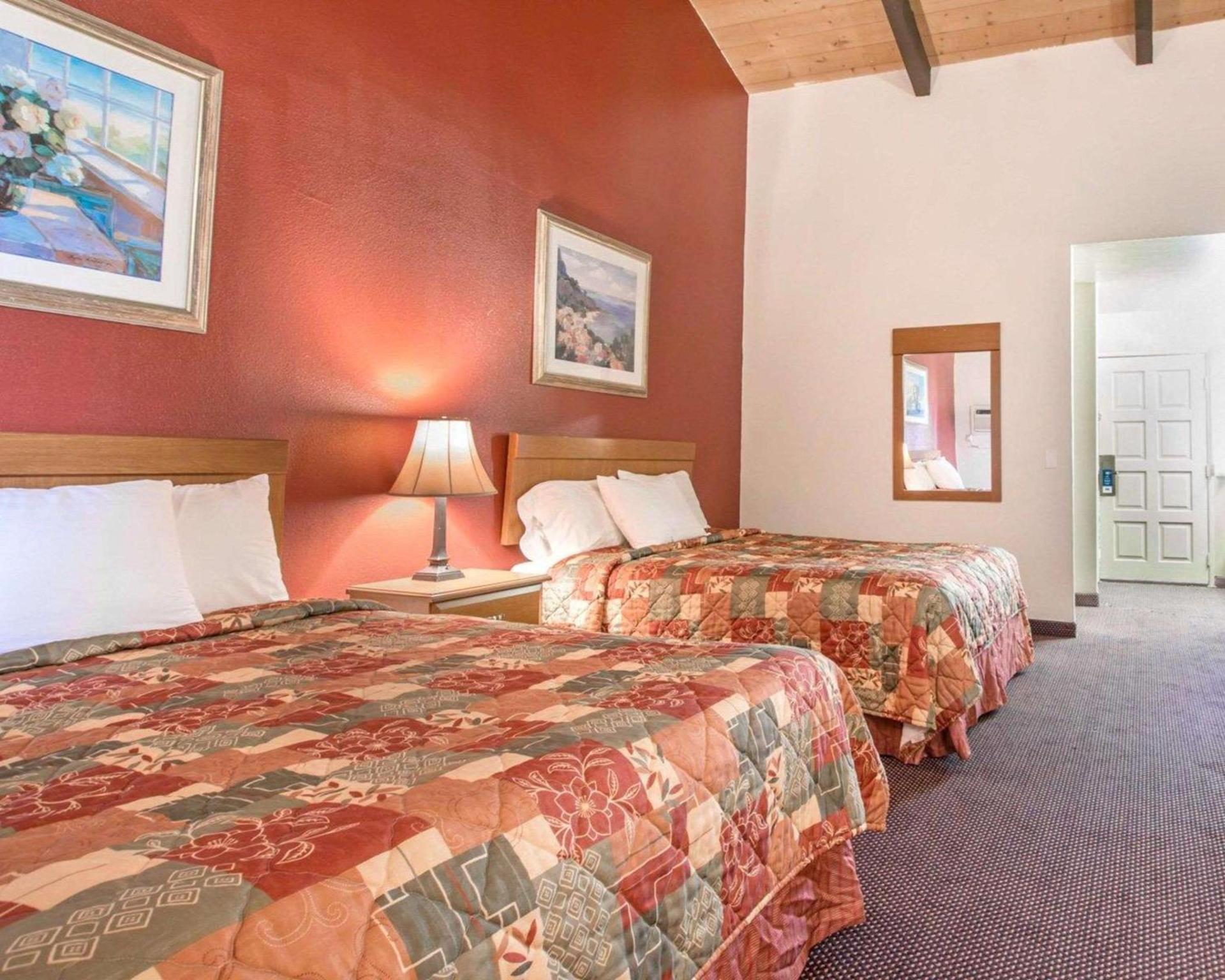 Rodeway Inn Fallbrook Downtown photo 17