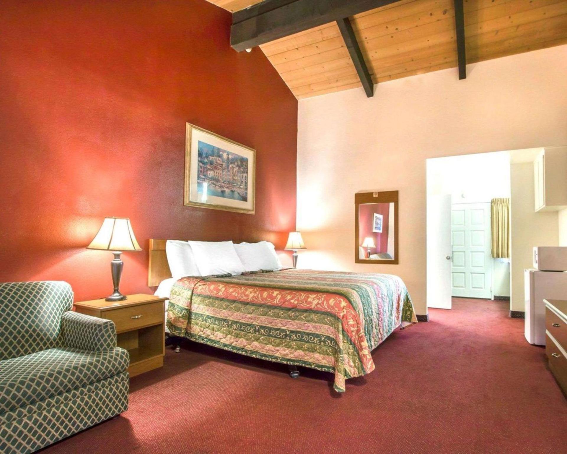 Rodeway Inn Fallbrook Downtown photo 18
