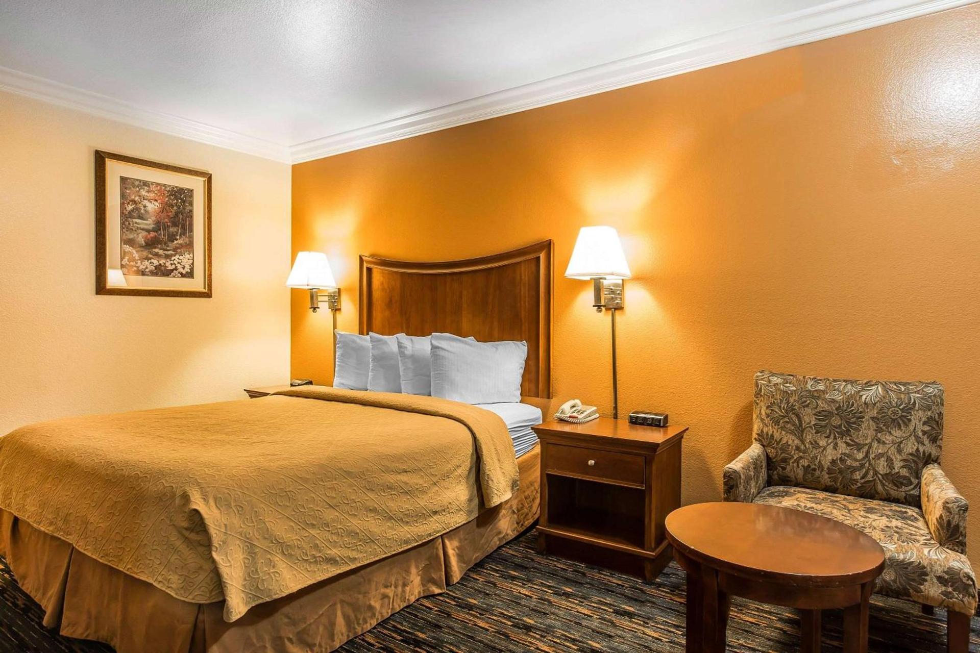 Quality Inn Lake Elsinore I-15 photo 26