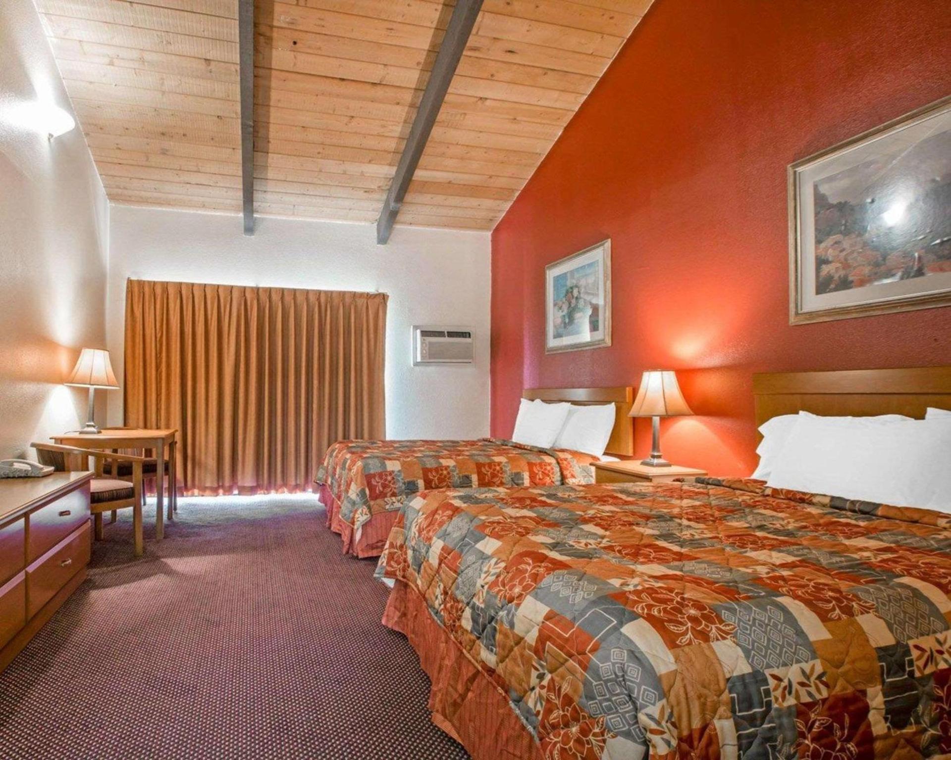 Rodeway Inn Fallbrook Downtown photo 12