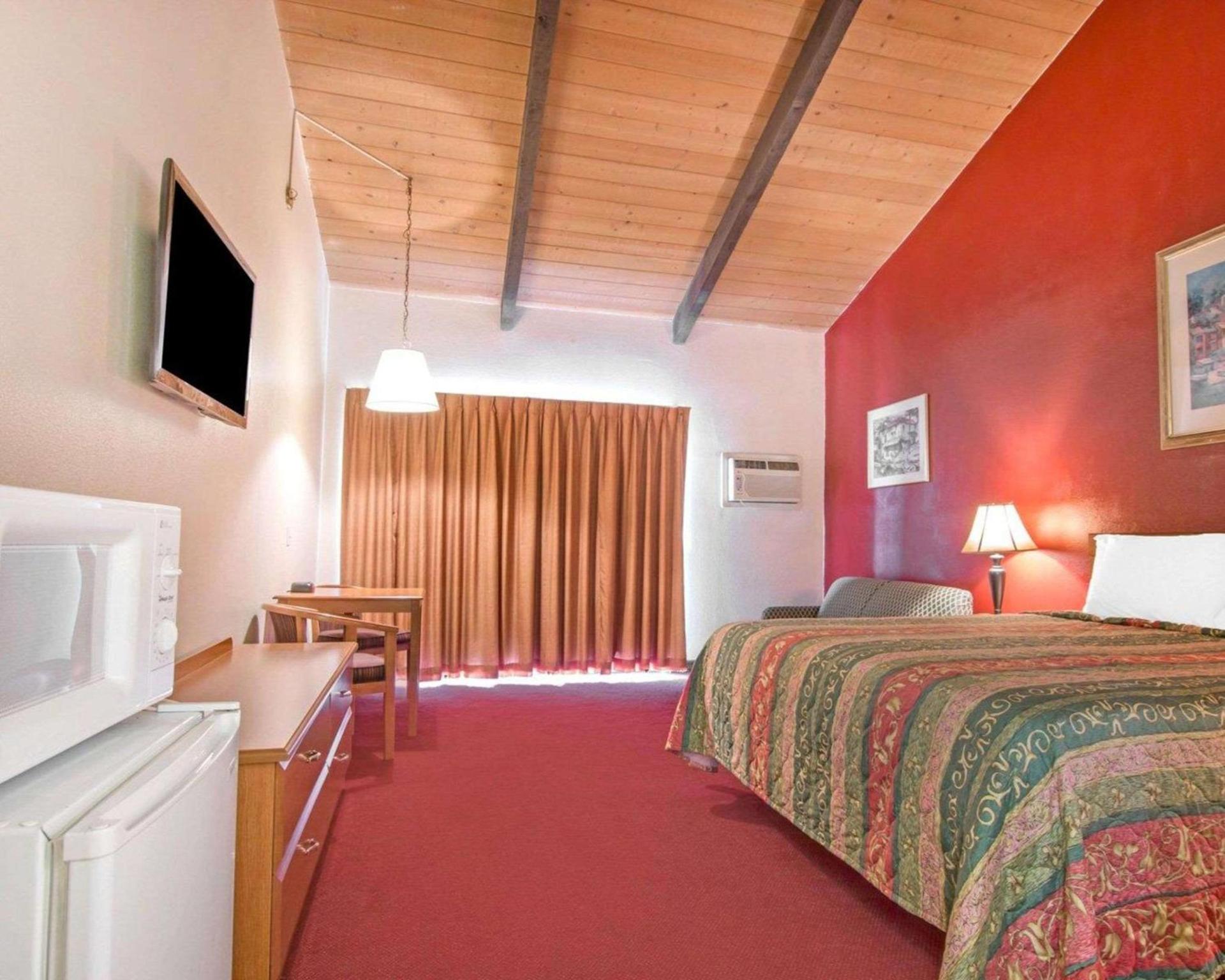 Rodeway Inn Fallbrook Downtown photo 20
