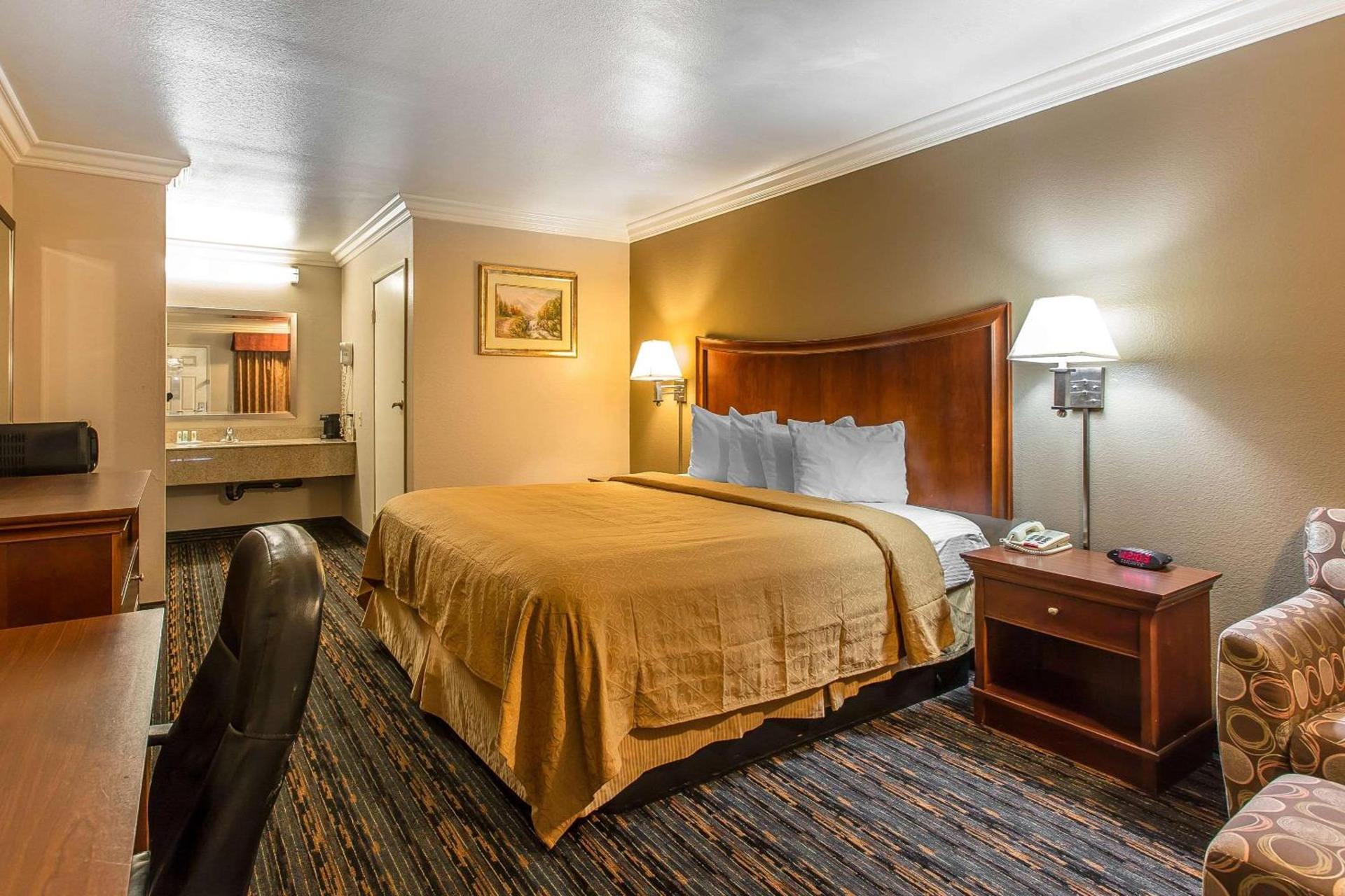 Quality Inn Lake Elsinore I-15 photo 8