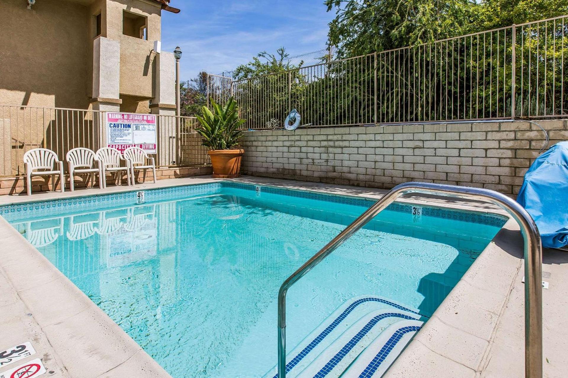 Quality Inn Lake Elsinore I-15 photo 5