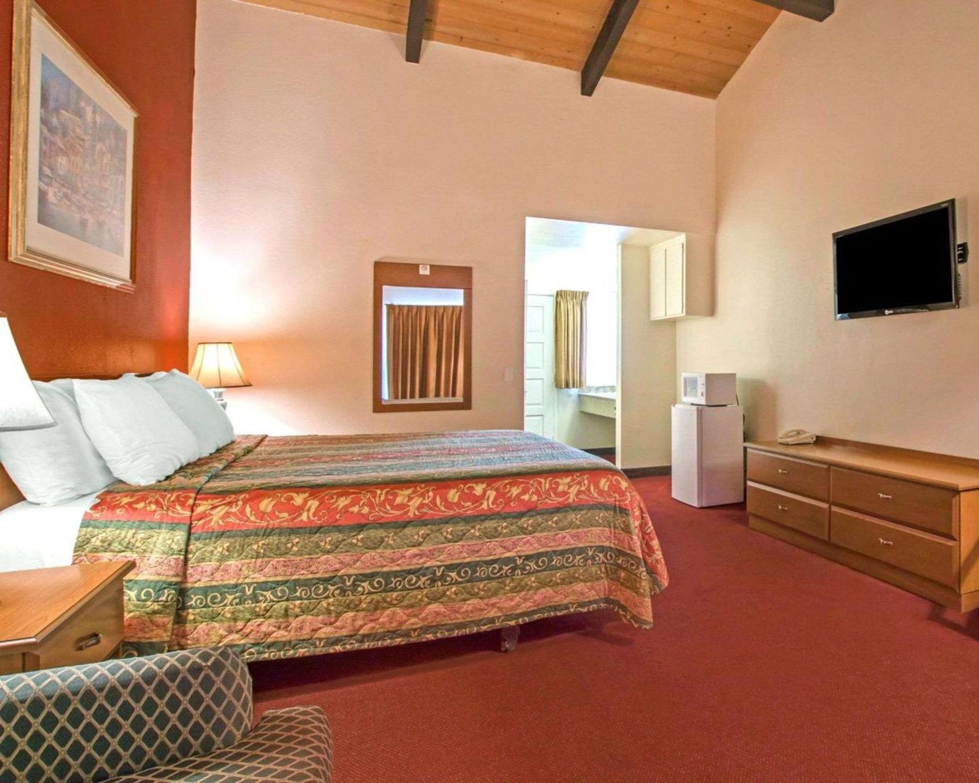 Rodeway Inn Fallbrook Downtown photo 7