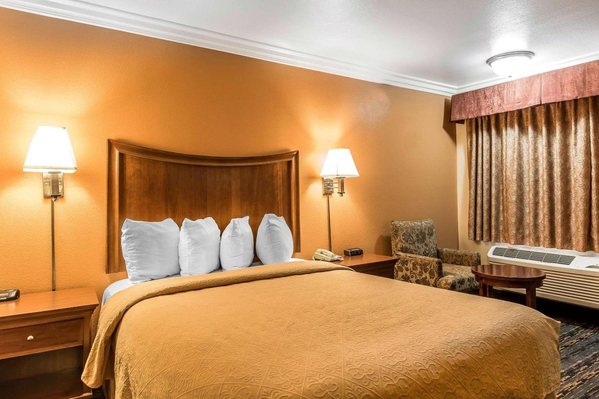 Quality Inn Lake Elsinore I-15 photo 3