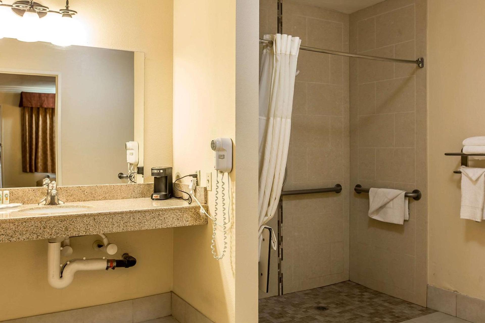 Quality Inn Lake Elsinore I-15 photo 21