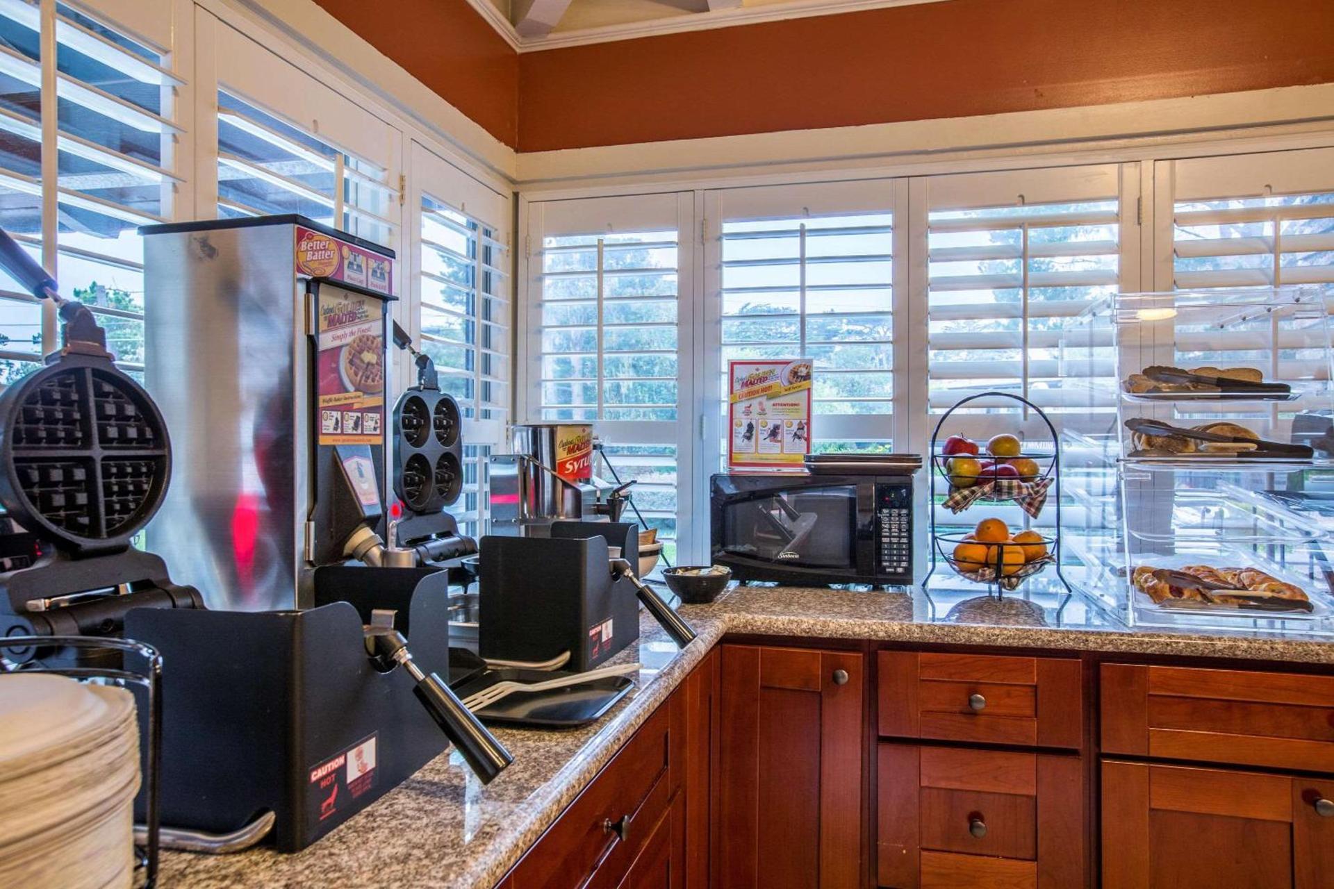 Clarion Collection Wilkie's Inn Pacific Grove - Monterey photo 20