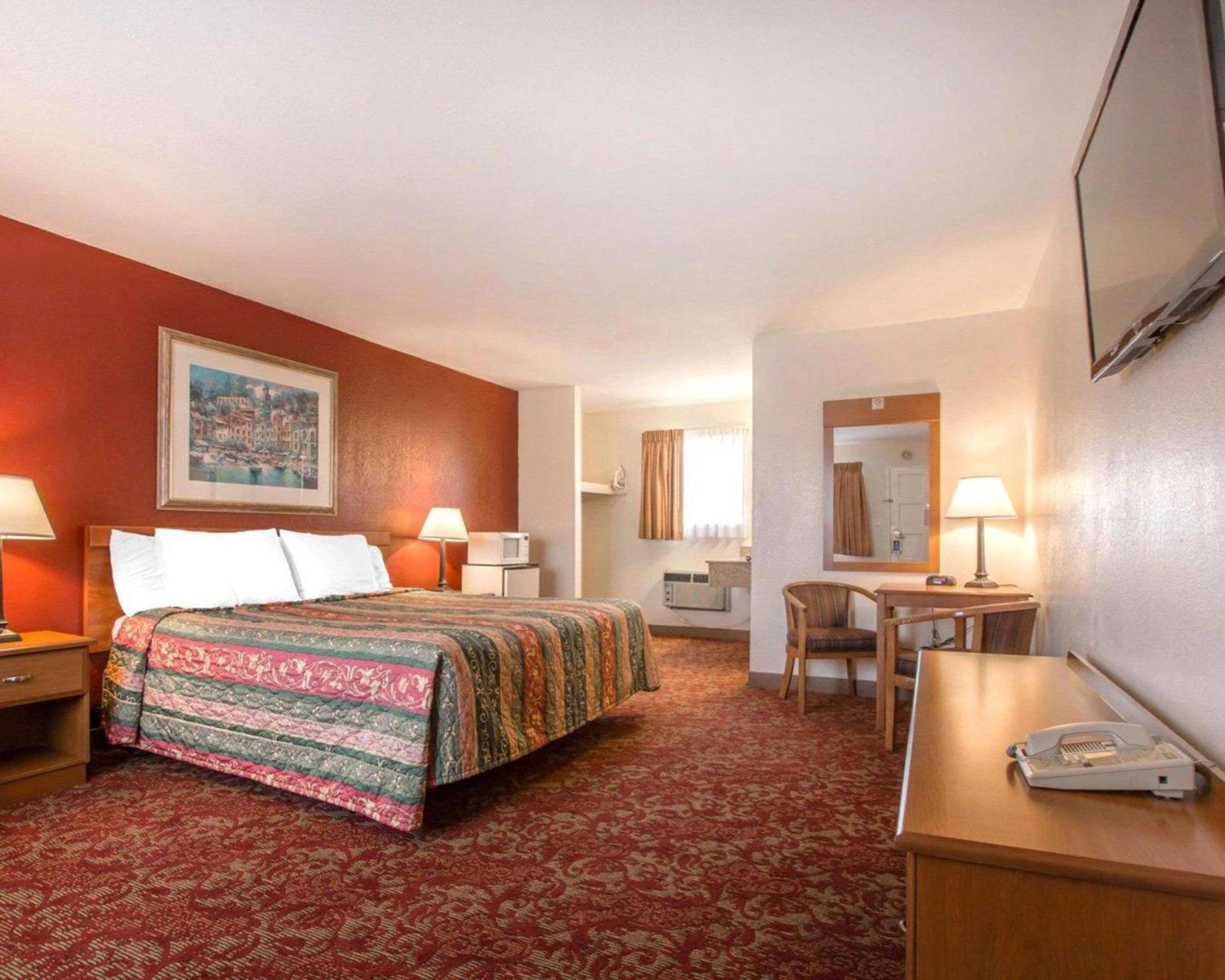 Rodeway Inn Fallbrook Downtown photo 5