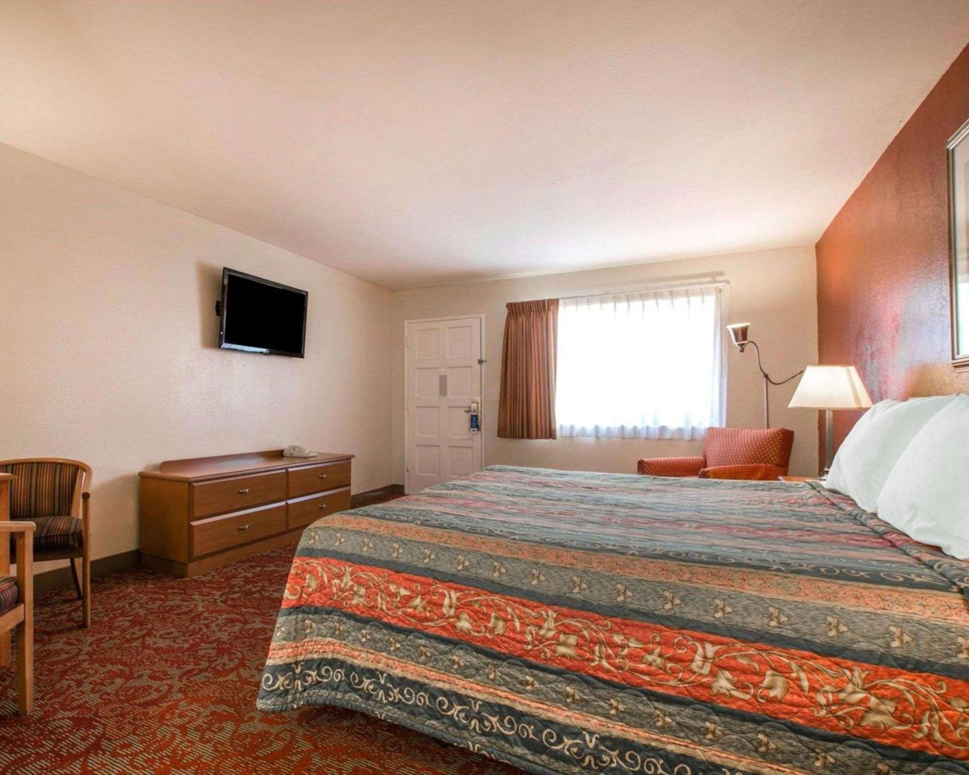 Rodeway Inn Fallbrook Downtown photo 3