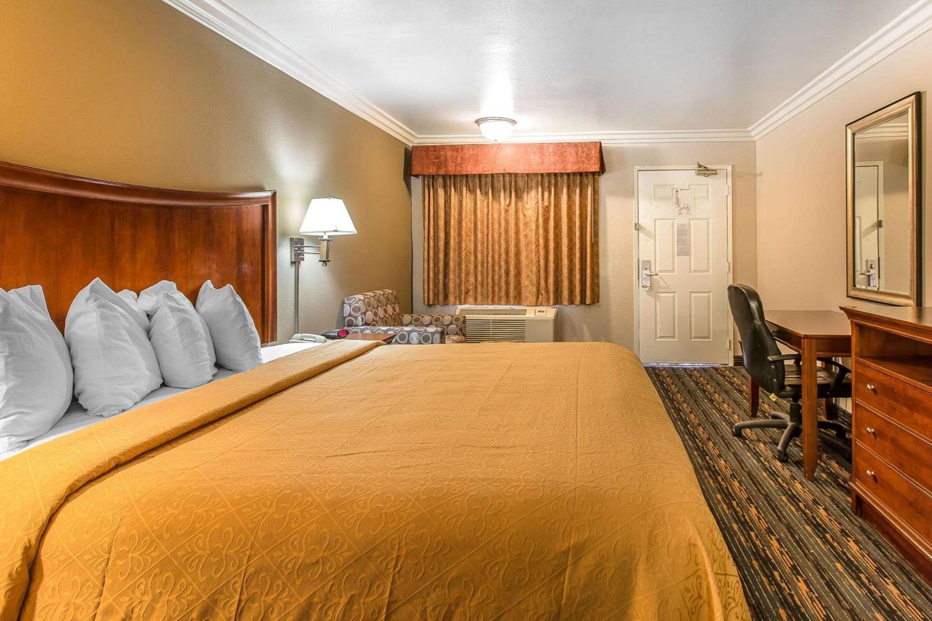Quality Inn Lake Elsinore I-15 photo 23