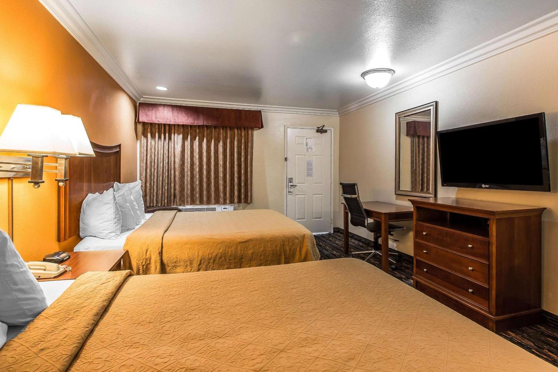 Quality Inn Lake Elsinore I-15 photo 22