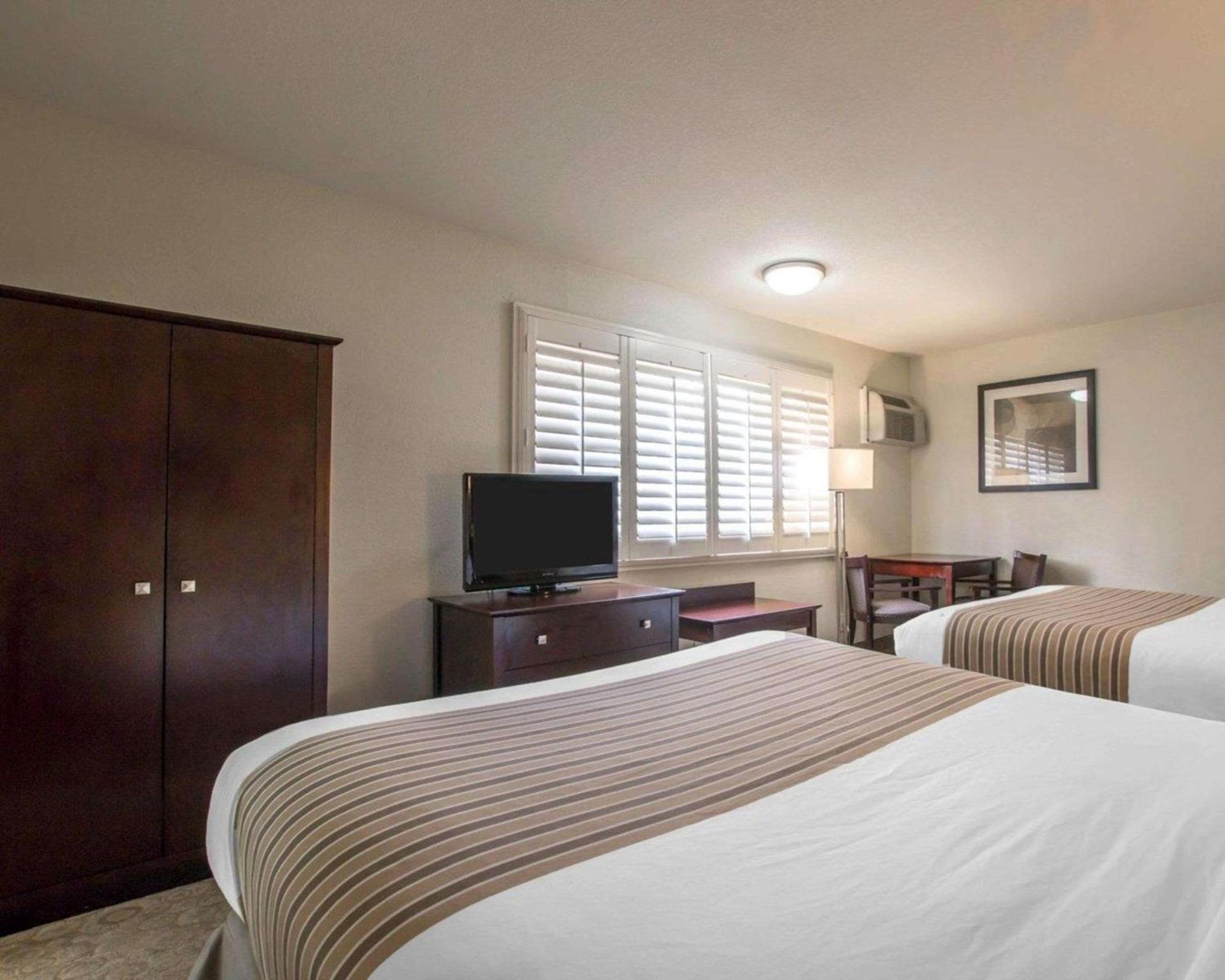Rodeway Inn Convention Center photo 8