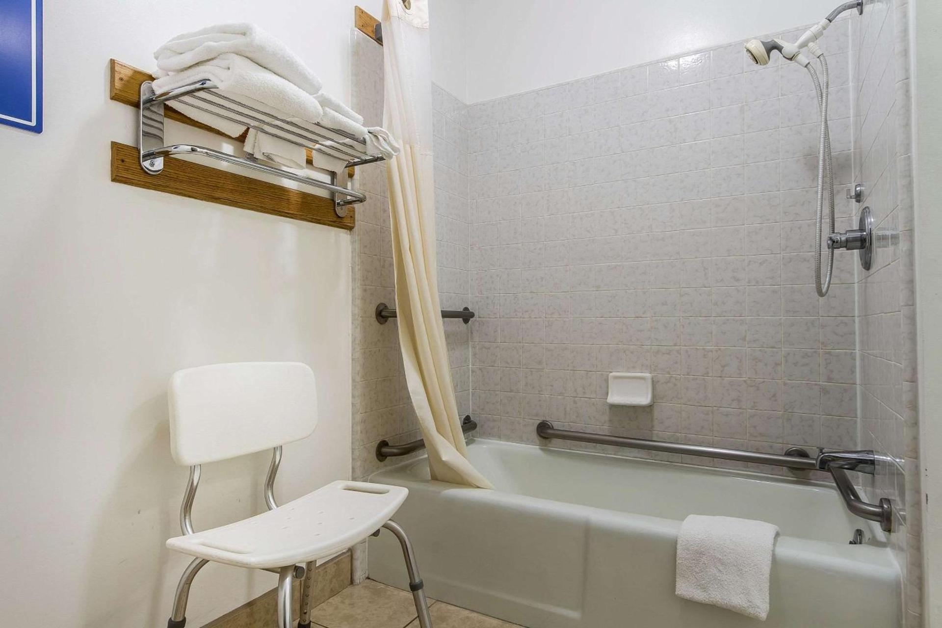 Quality Inn & Suites Gilroy photo 27