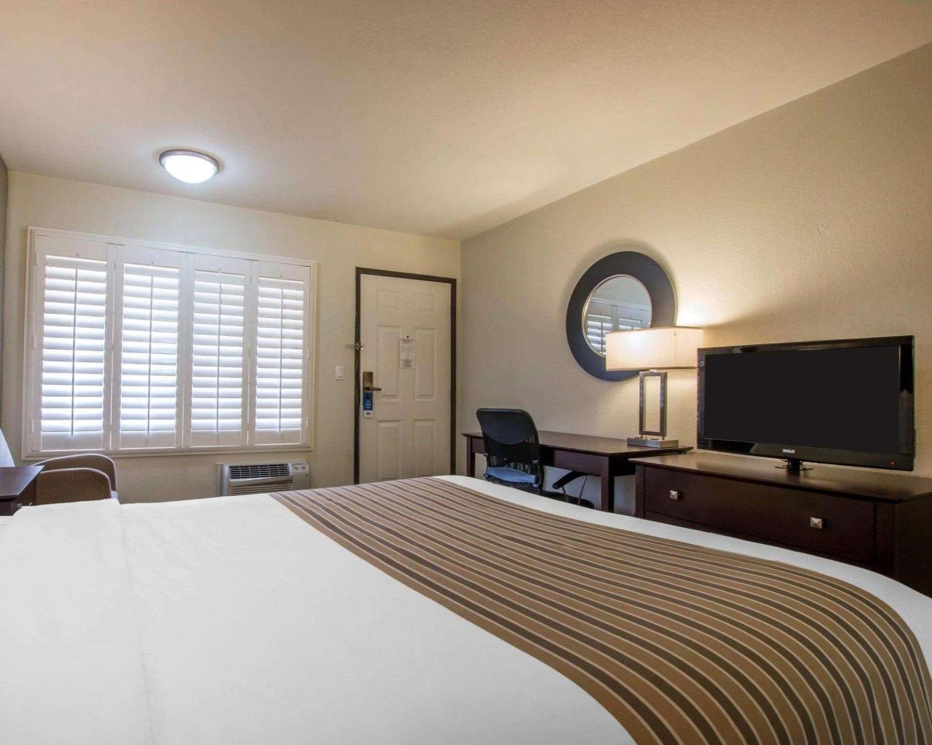 Rodeway Inn Convention Center photo 6