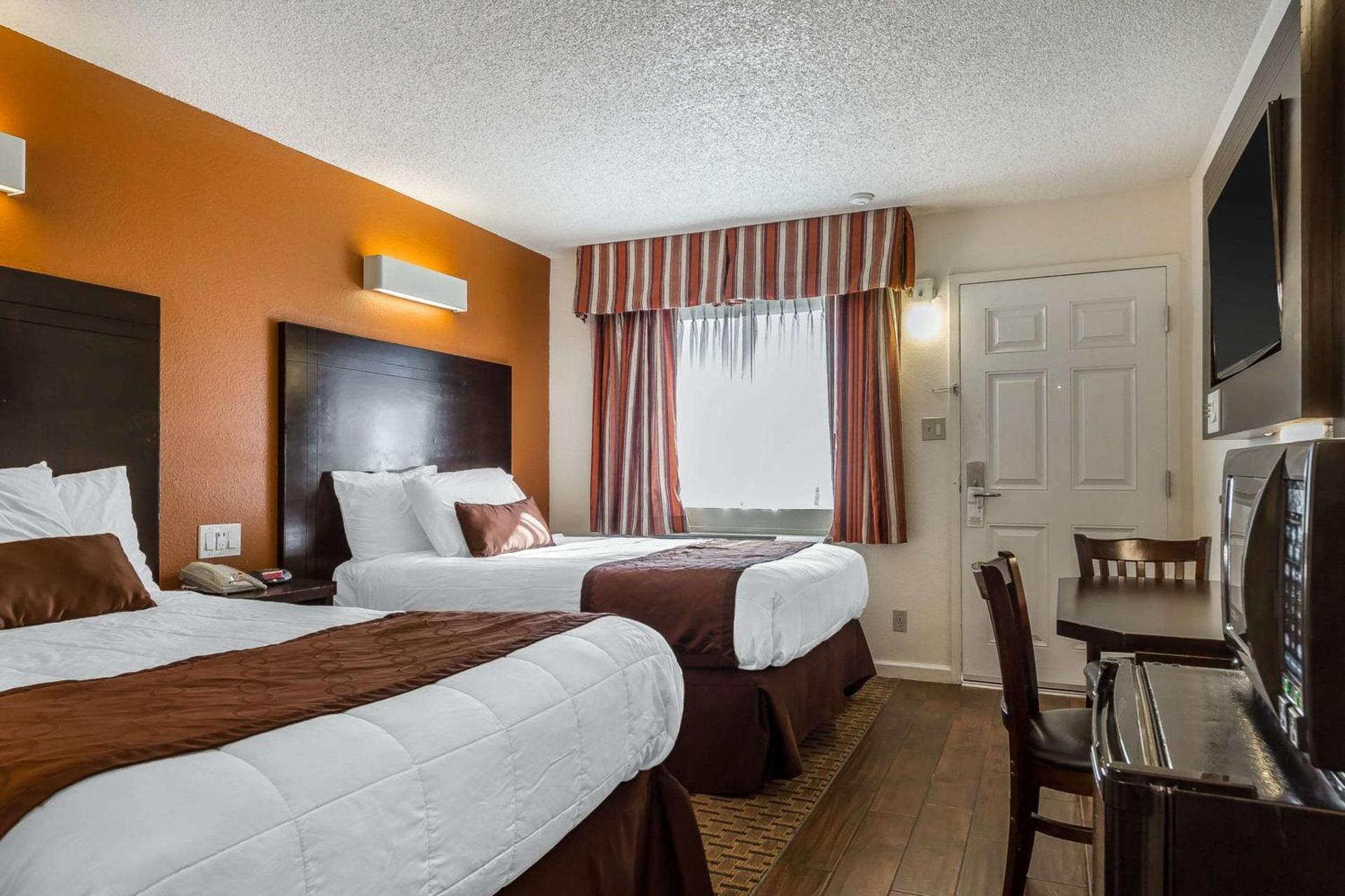 Rodeway Inn Wine Country photo 23