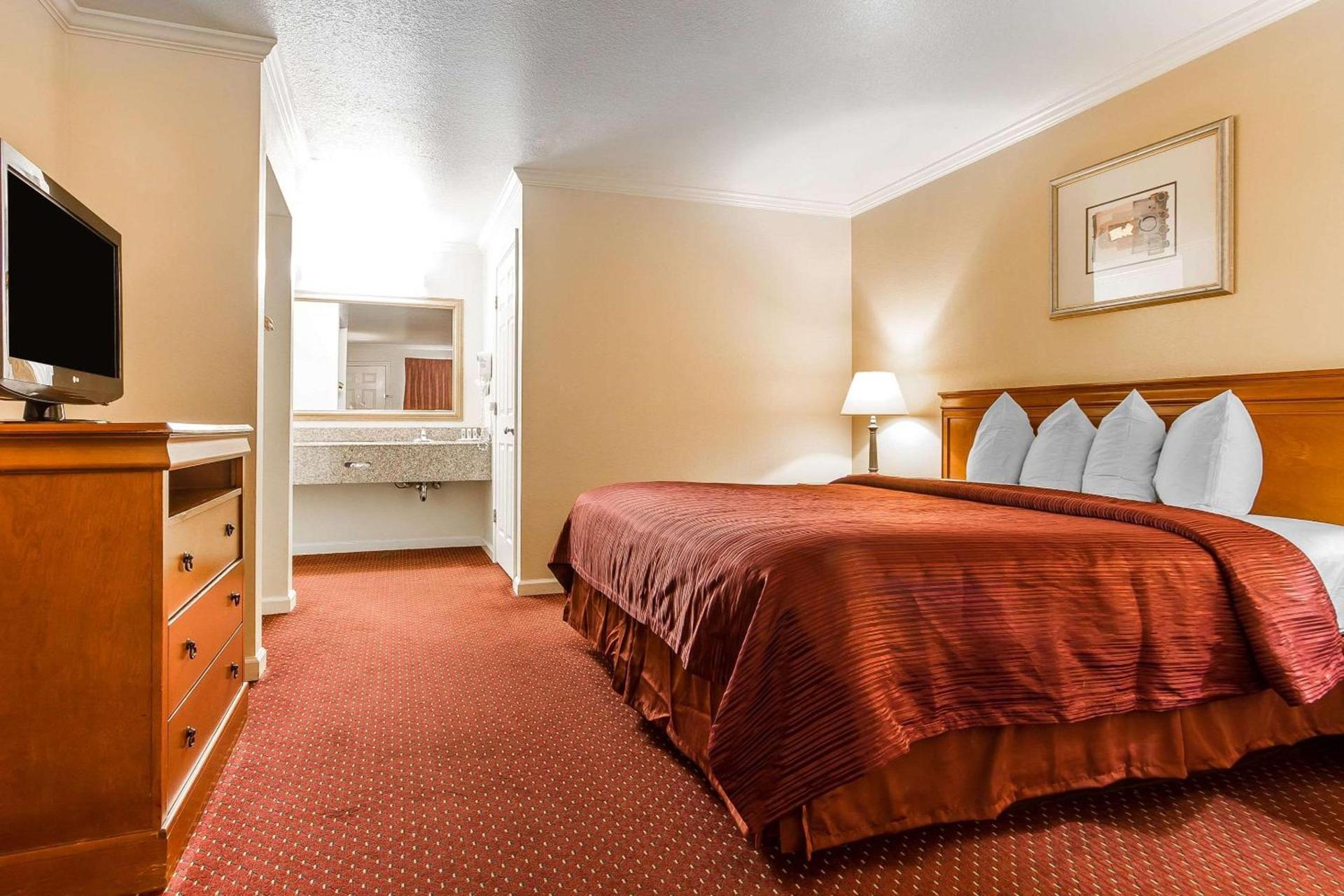 Quality Inn & Suites Gilroy photo 28