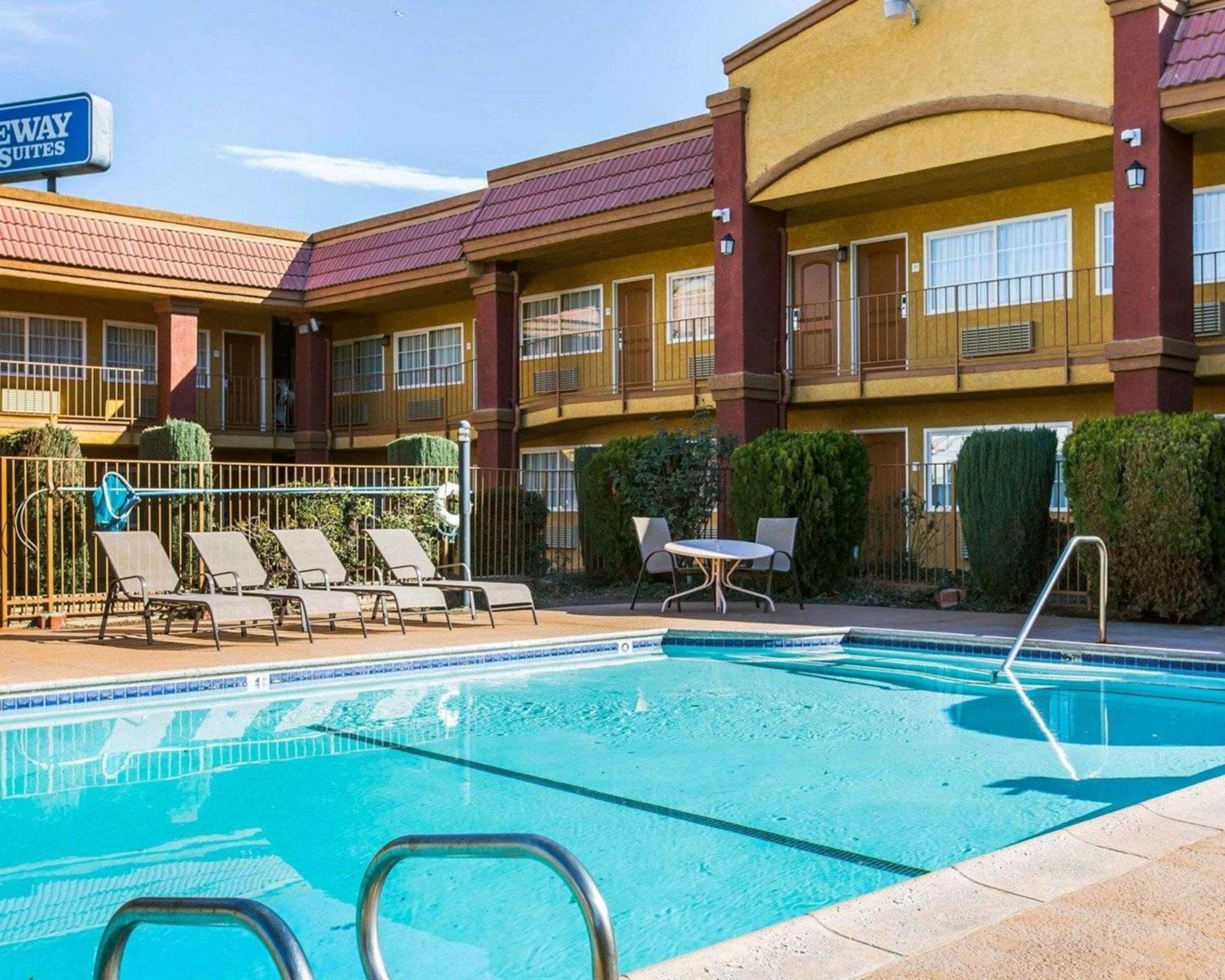 Rodeway Inn & Suites Corona photo 32