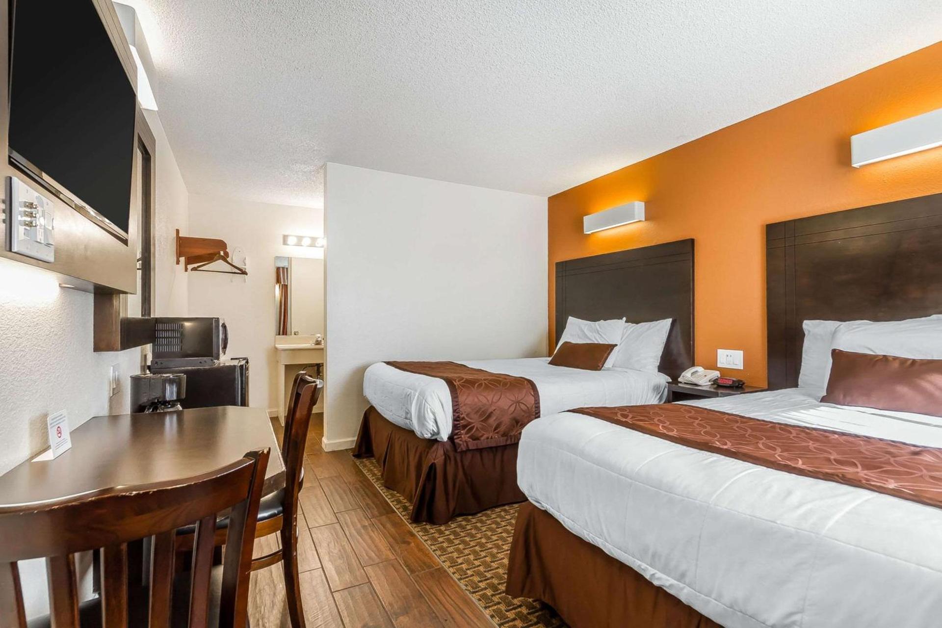 Rodeway Inn Wine Country photo 16