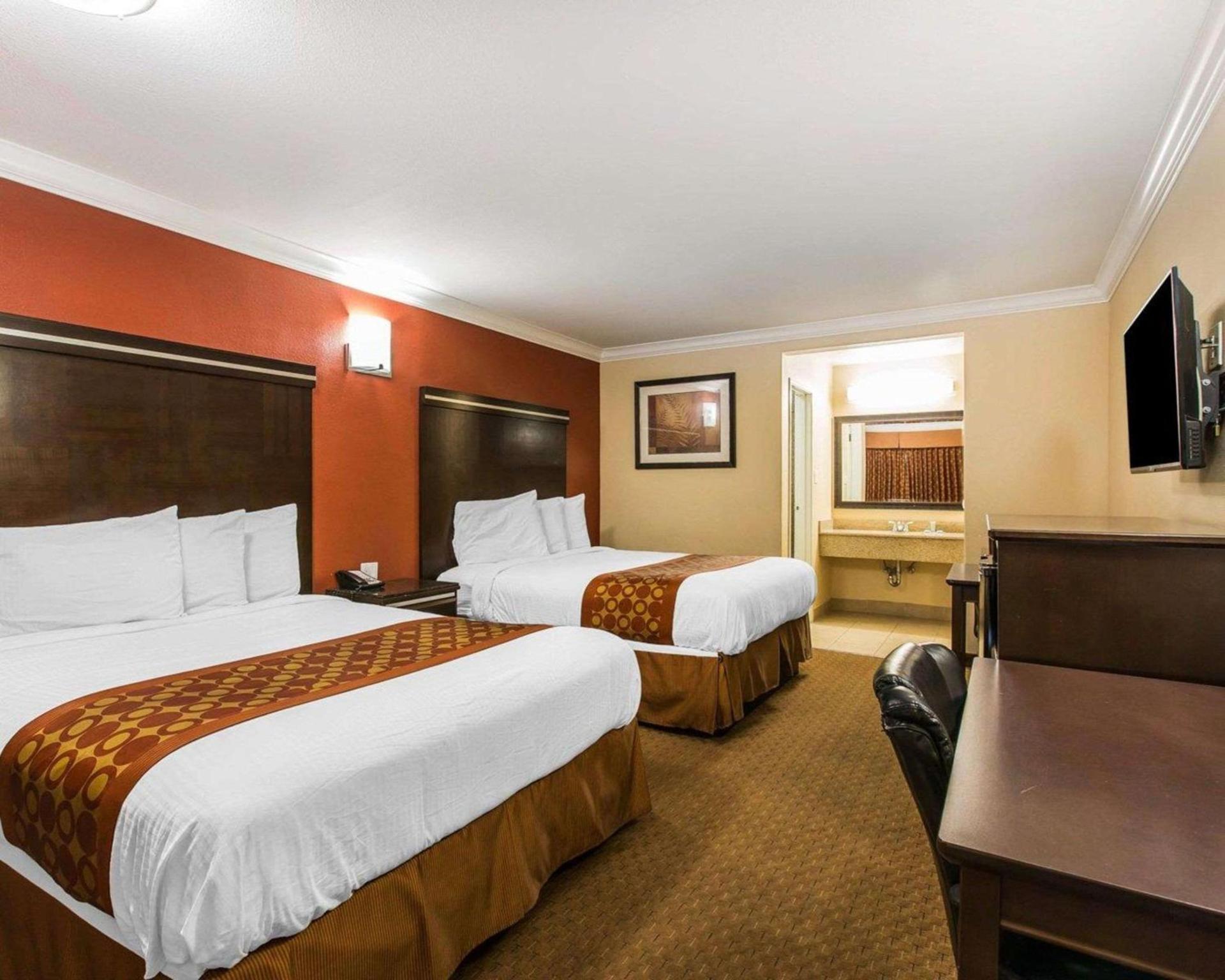 Rodeway Inn & Suites Corona photo 27