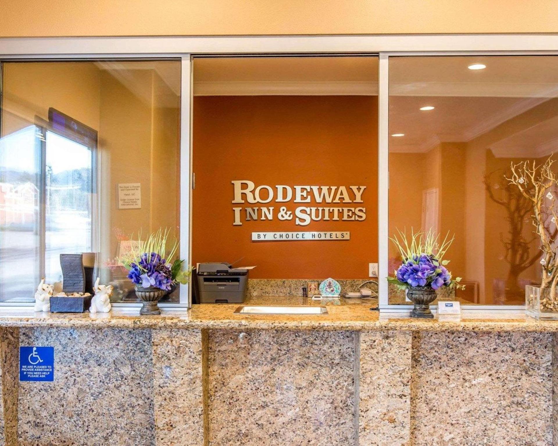 Rodeway Inn & Suites Corona photo 25