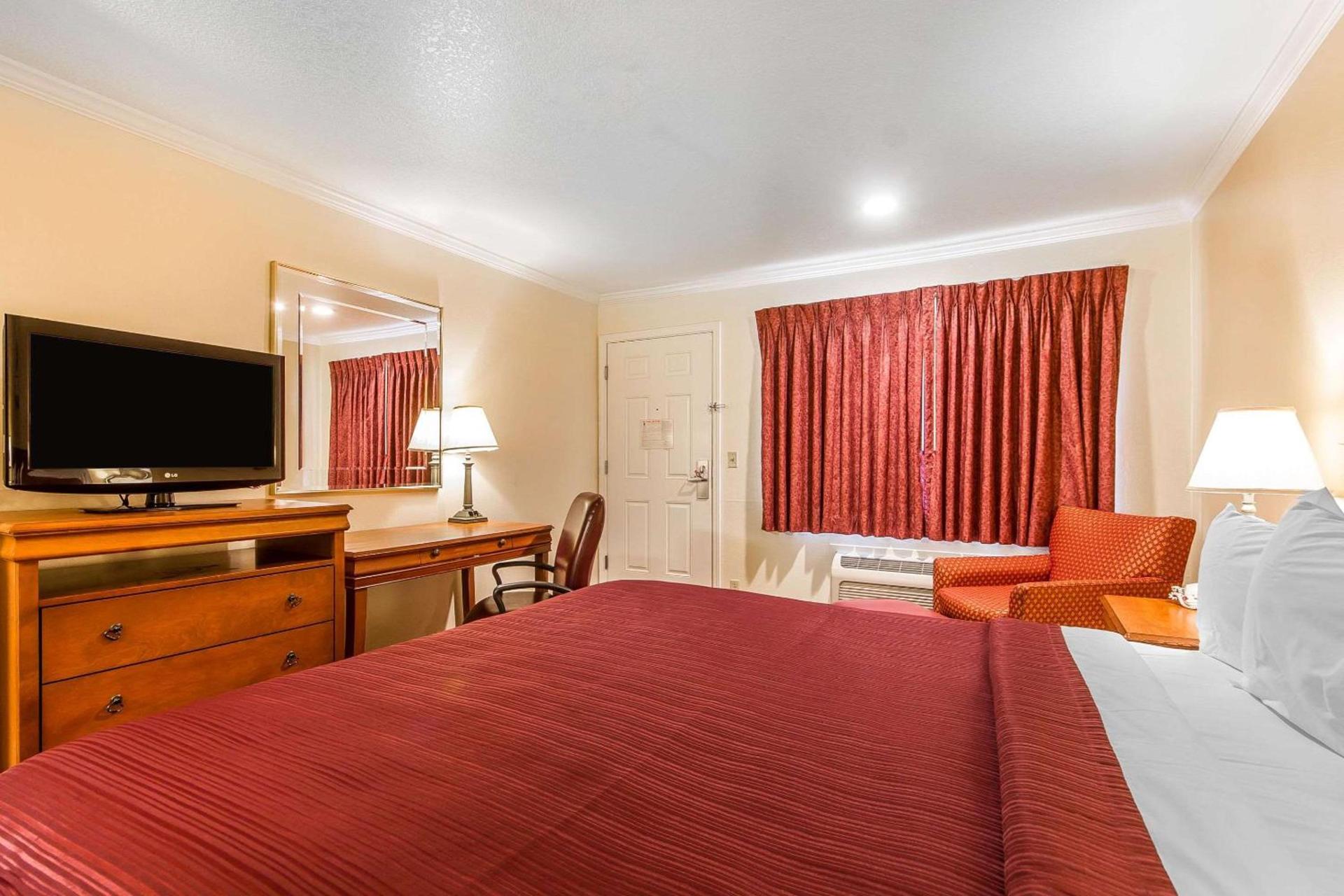 Quality Inn & Suites Gilroy photo 21