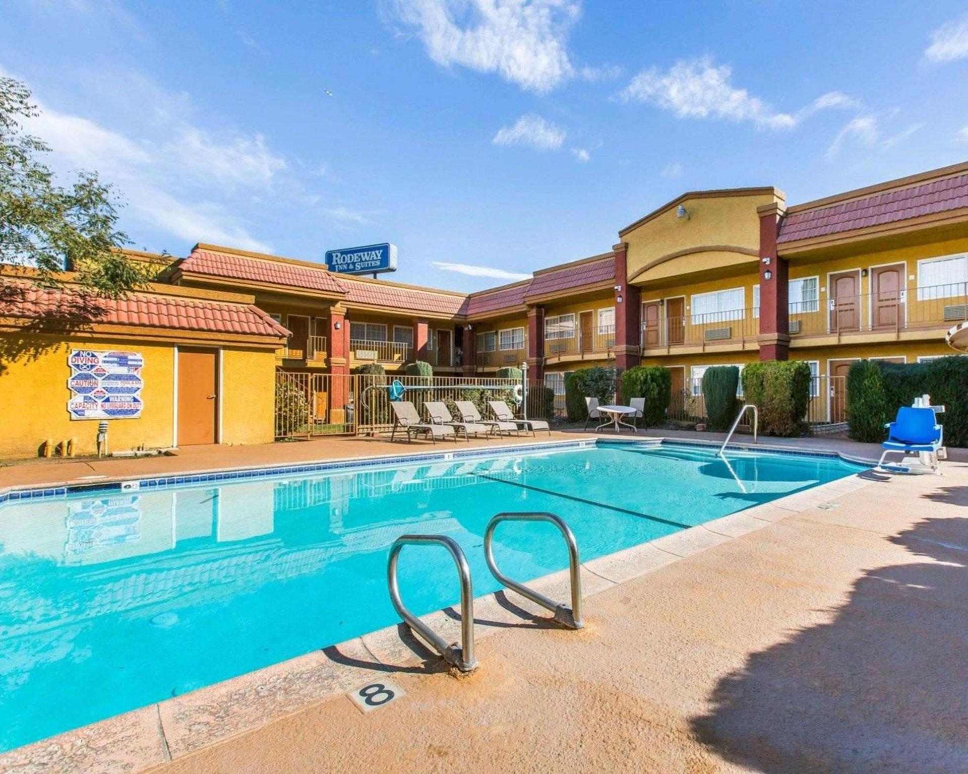 Rodeway Inn & Suites Corona photo 17